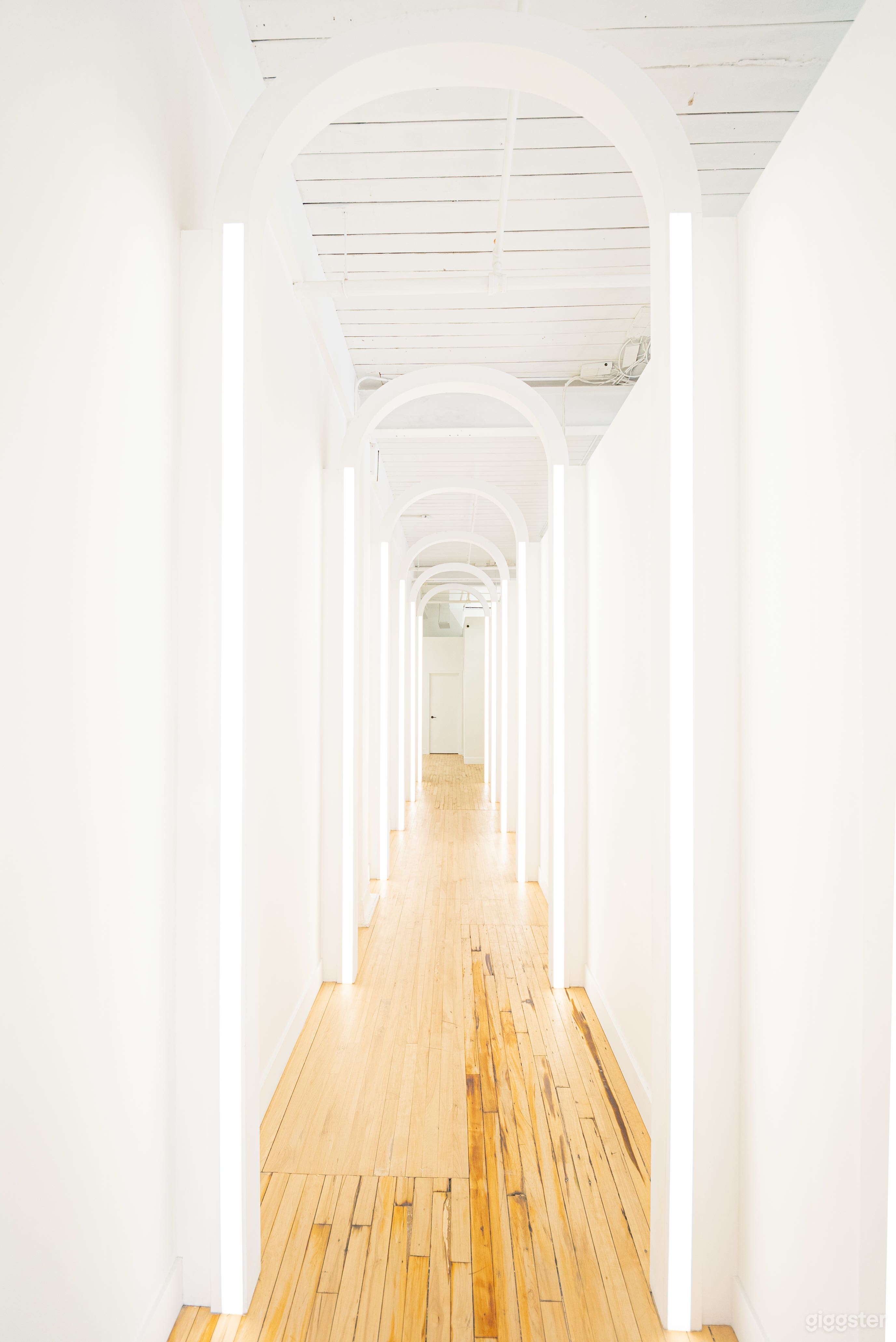  Bright, Loft-Style 2,000 SQ FT Studio Photo 2