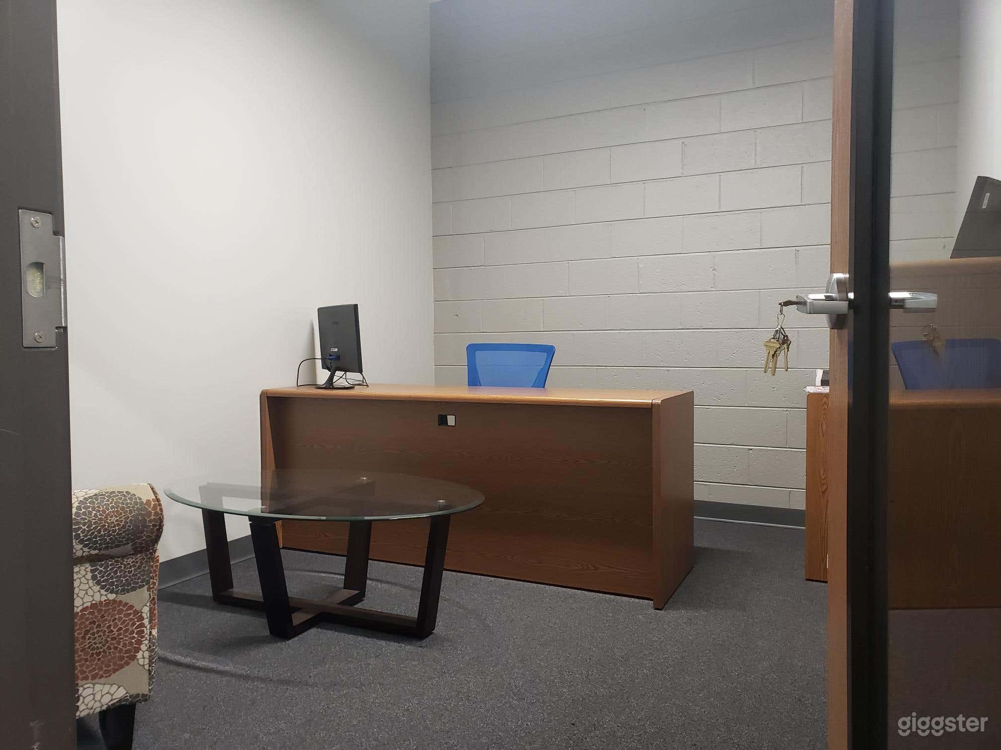 Private Small office in Livonia Photo 1