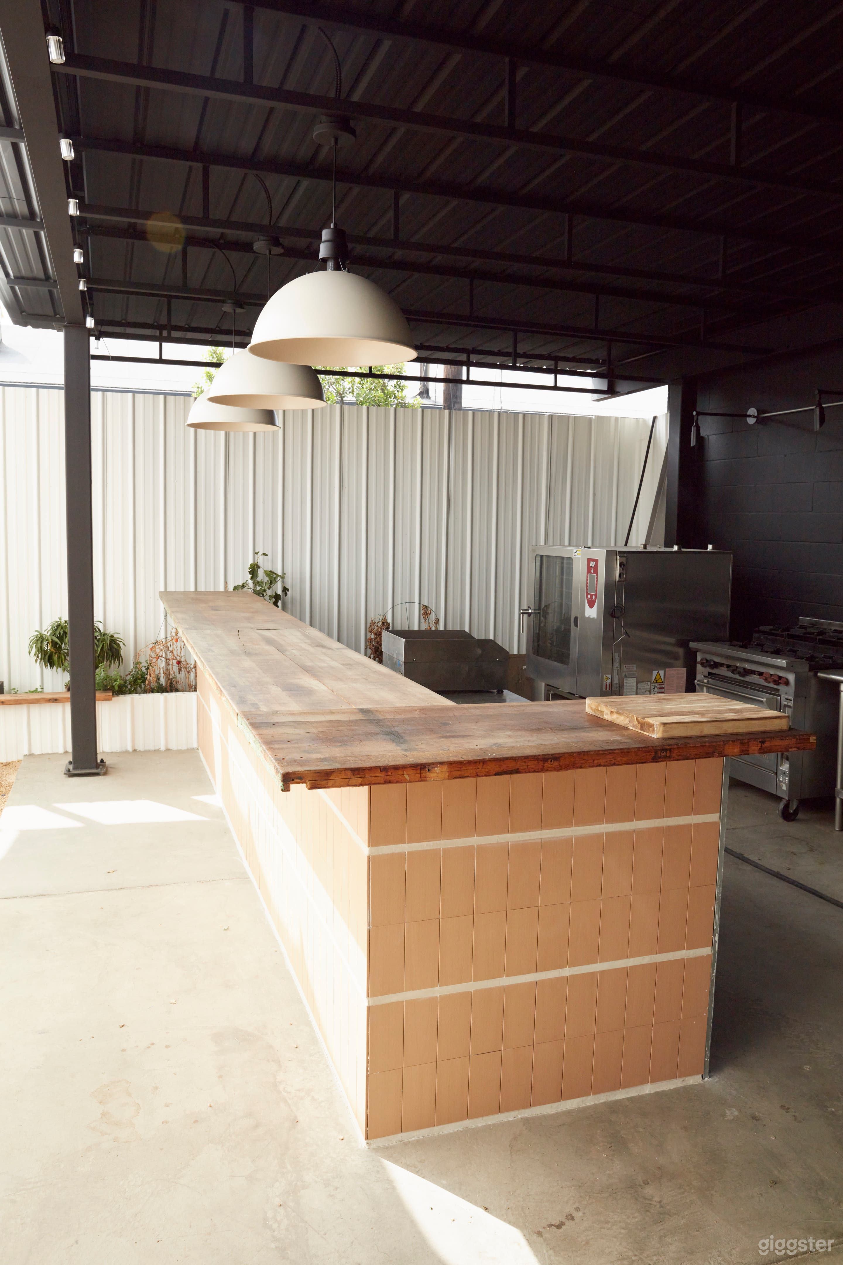 Outdoor commercial kitchen Photo 4