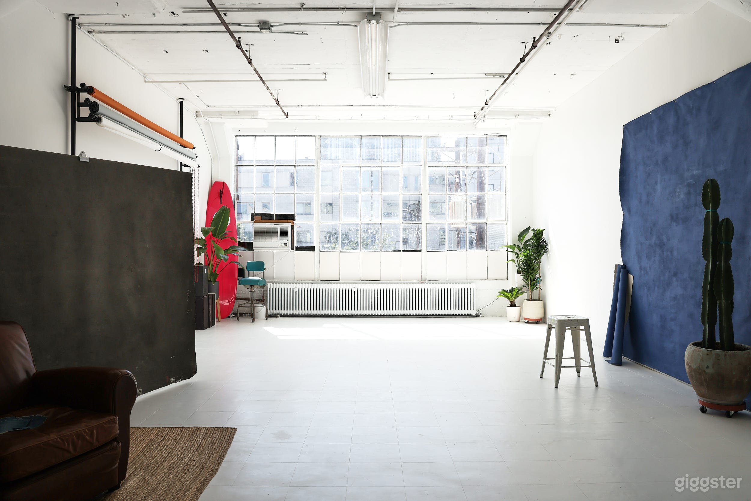 Industrial White Studio with Lots of Daylight Photo 2