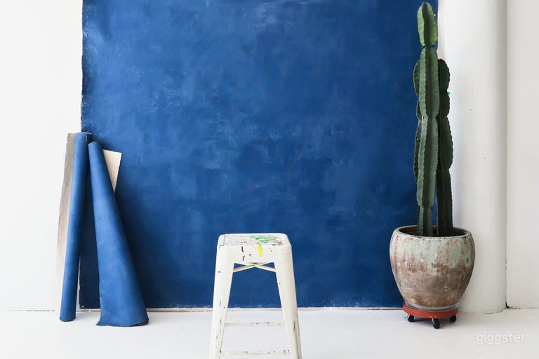  Industrial White Studio with Lots of Daylight 