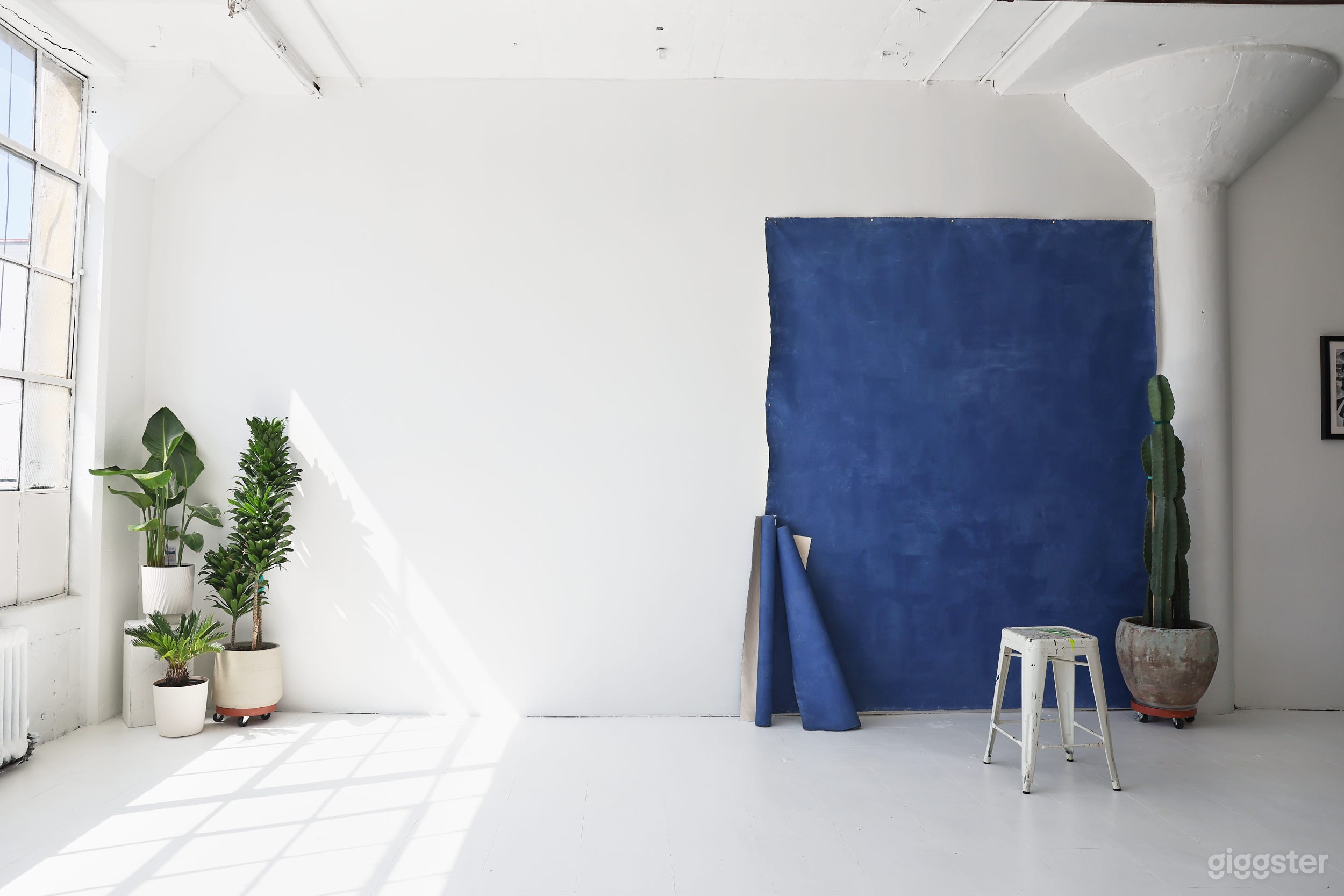 Industrial White Studio with Lots of Daylight Photo 1