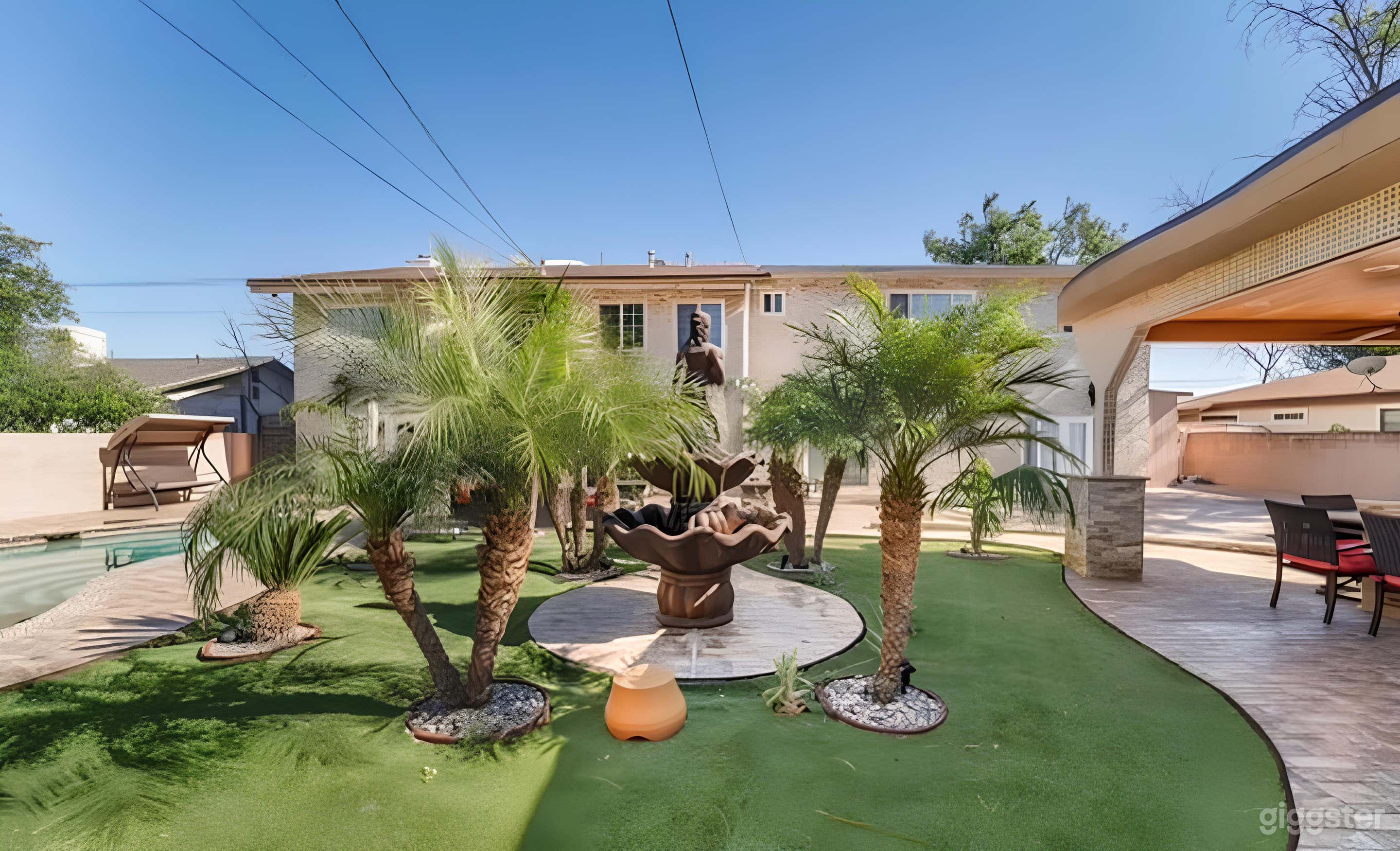 Beautiful Pool and an Inviting Outdoor Area Photo 4