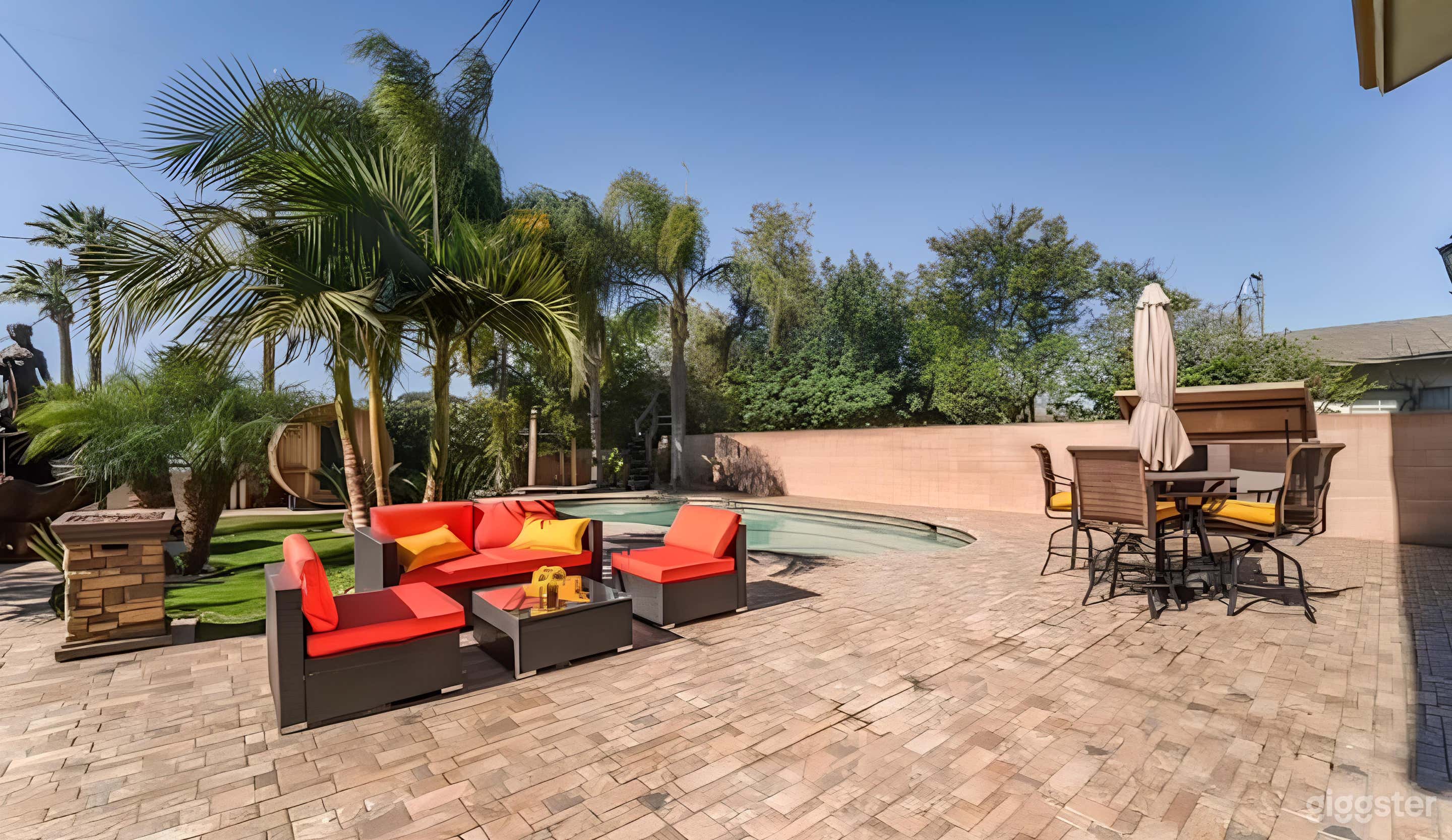 Beautiful Pool and an Inviting Outdoor Area Photo 2