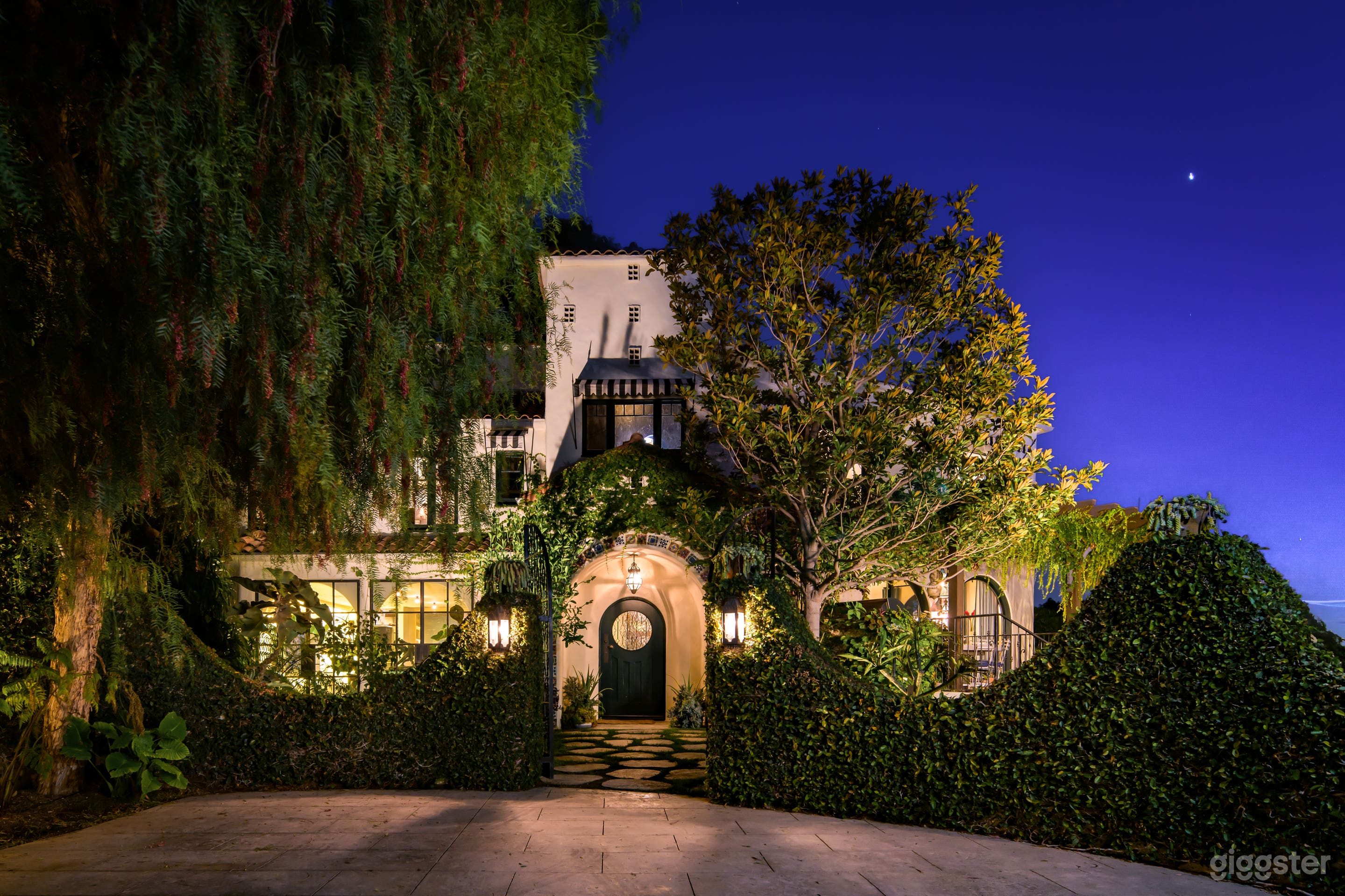 Historic Spanish Estate Venue in the Hollywood Hills Los Ang Photo 3