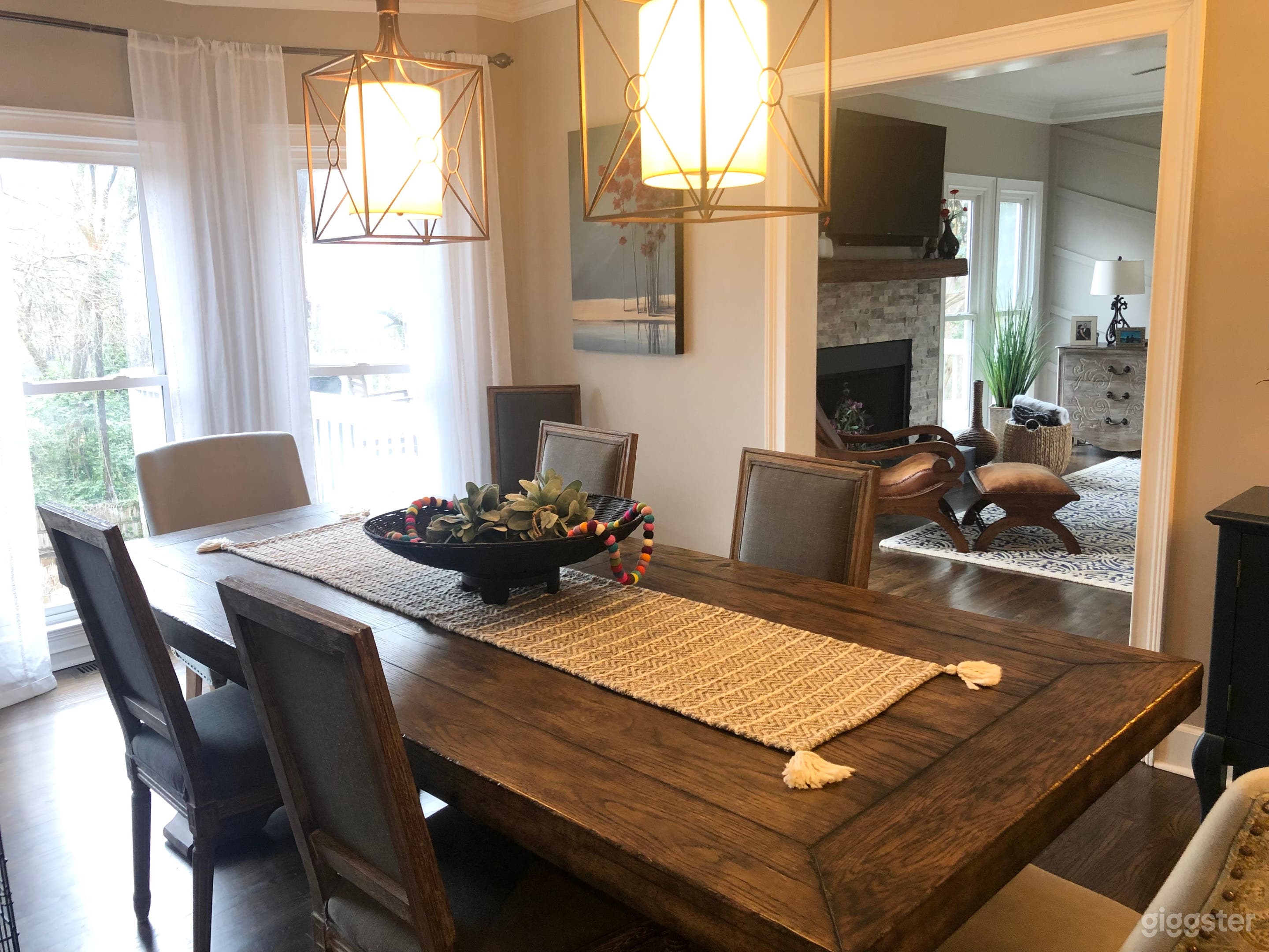 Modern Southern House with large front porch Photo 4