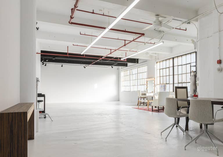  Giant Iconic Daylight Window Studio 