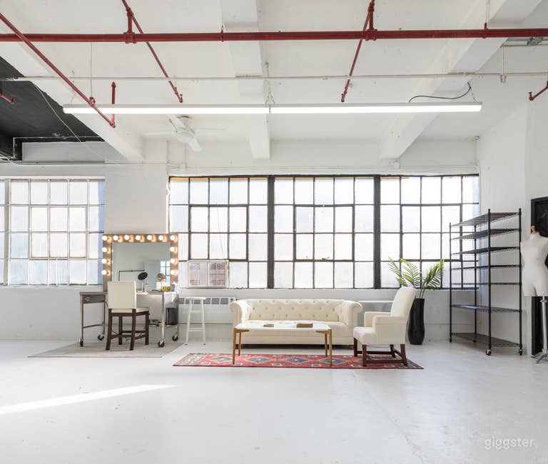 Giant Iconic Daylight Window Studio 