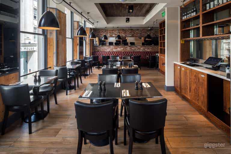  Luminoso Piano Superiore – Spazio Privato e per Gruppi 