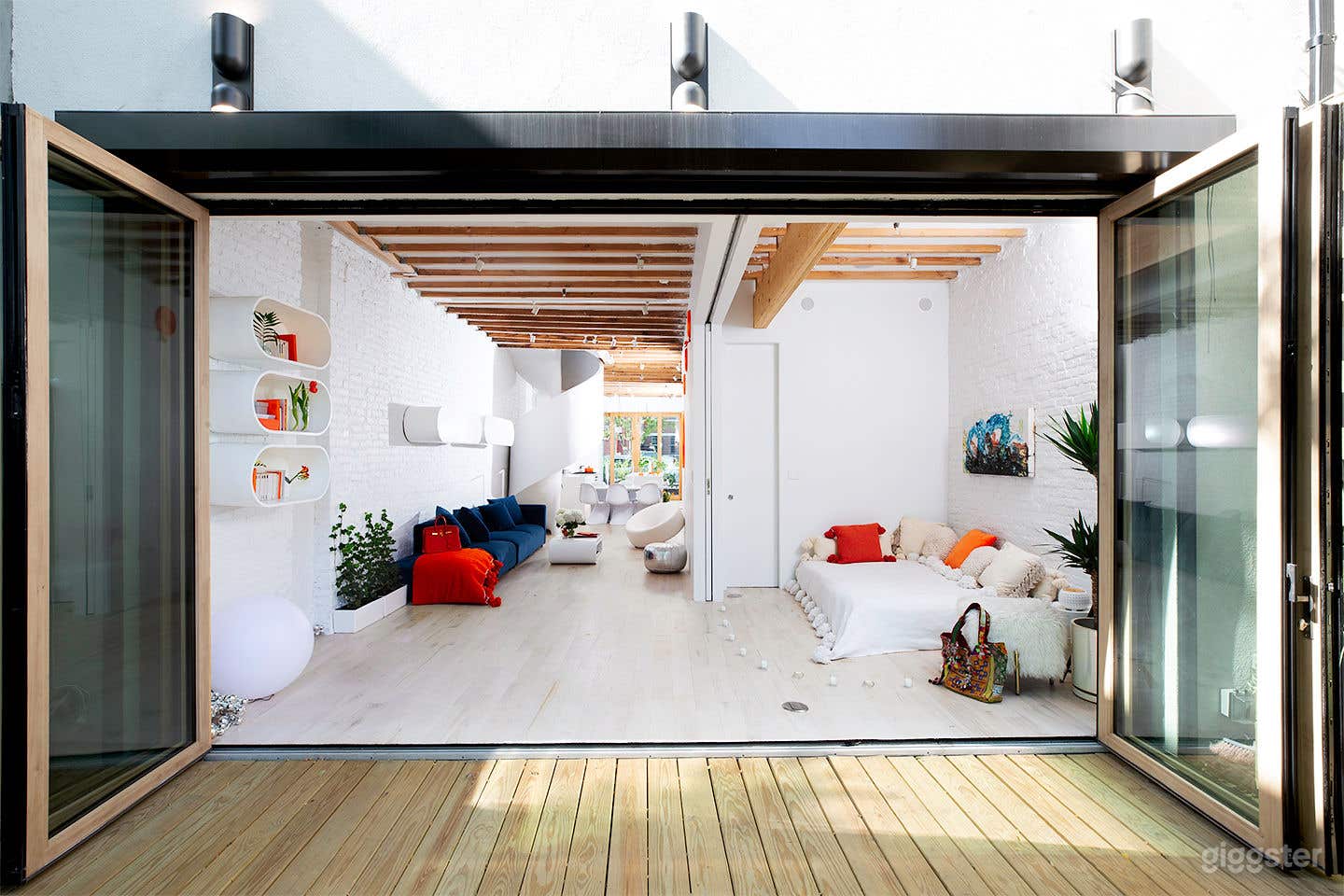 Unique, Bright & Minimalist Open Space - Garden Photo 1