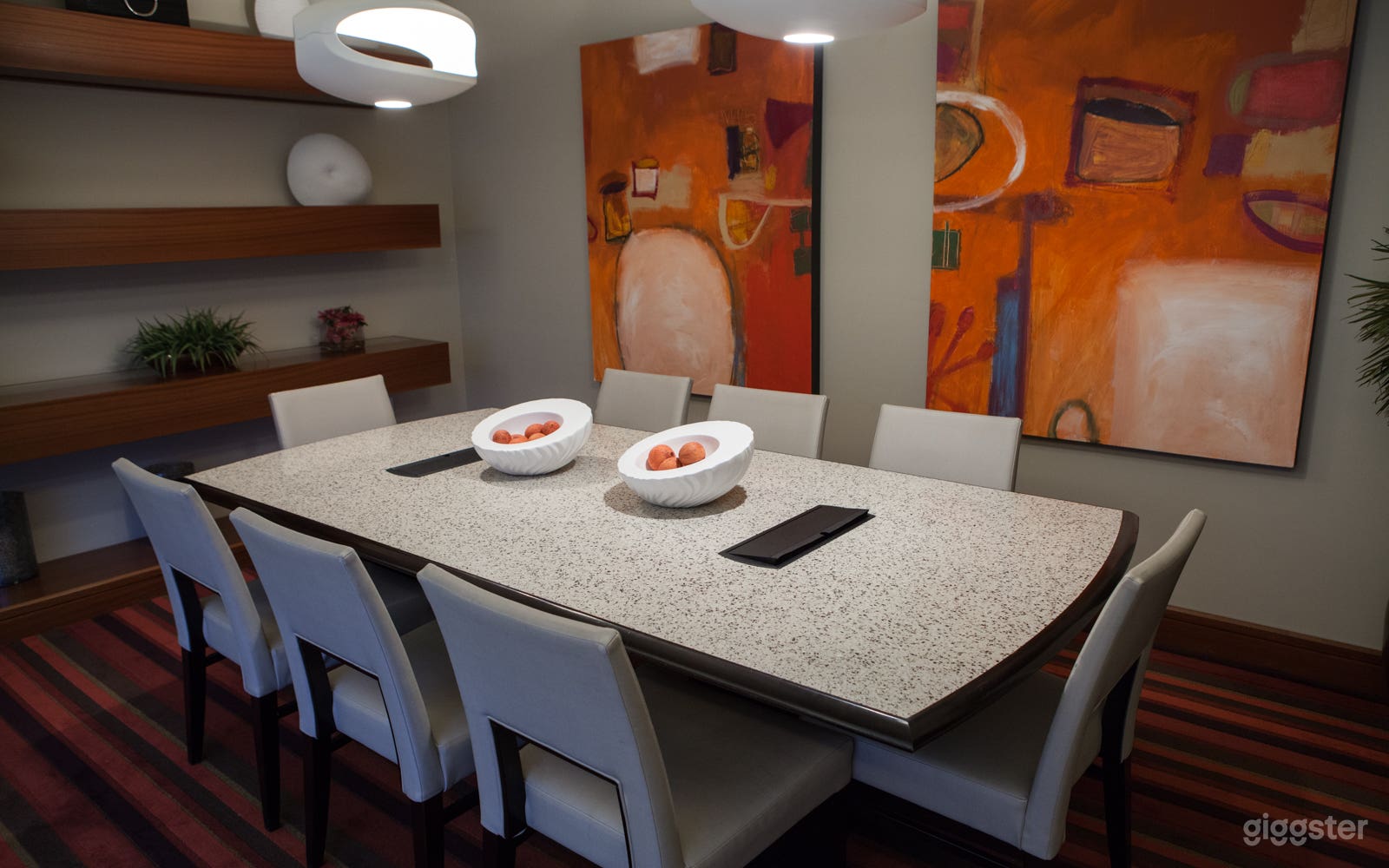 Vibrant Conference Room in Bellevue Photo 4