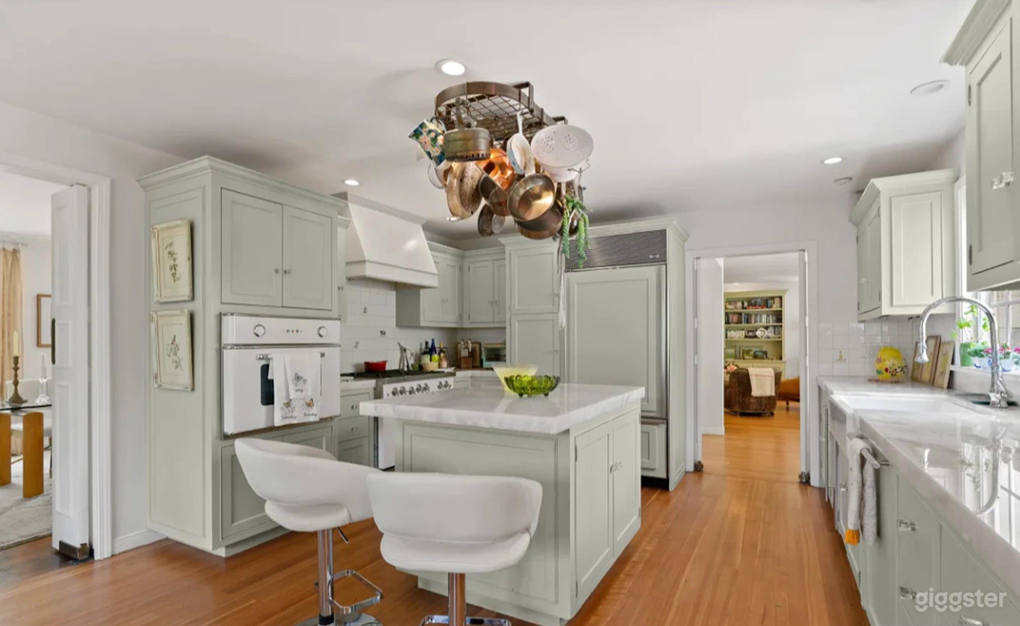 Sun-Filled Kitchen & Backyard Dining Near Sunset Blvd Photo 2