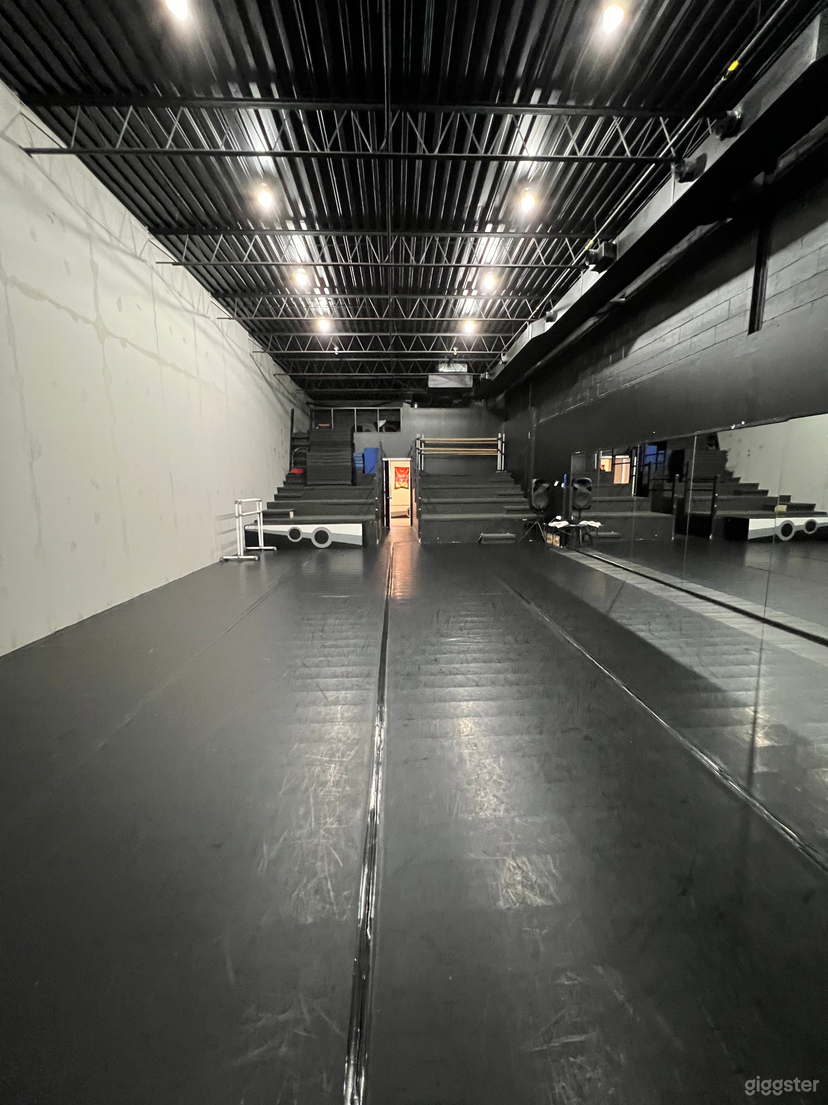 Studio For Rent  Photo 3