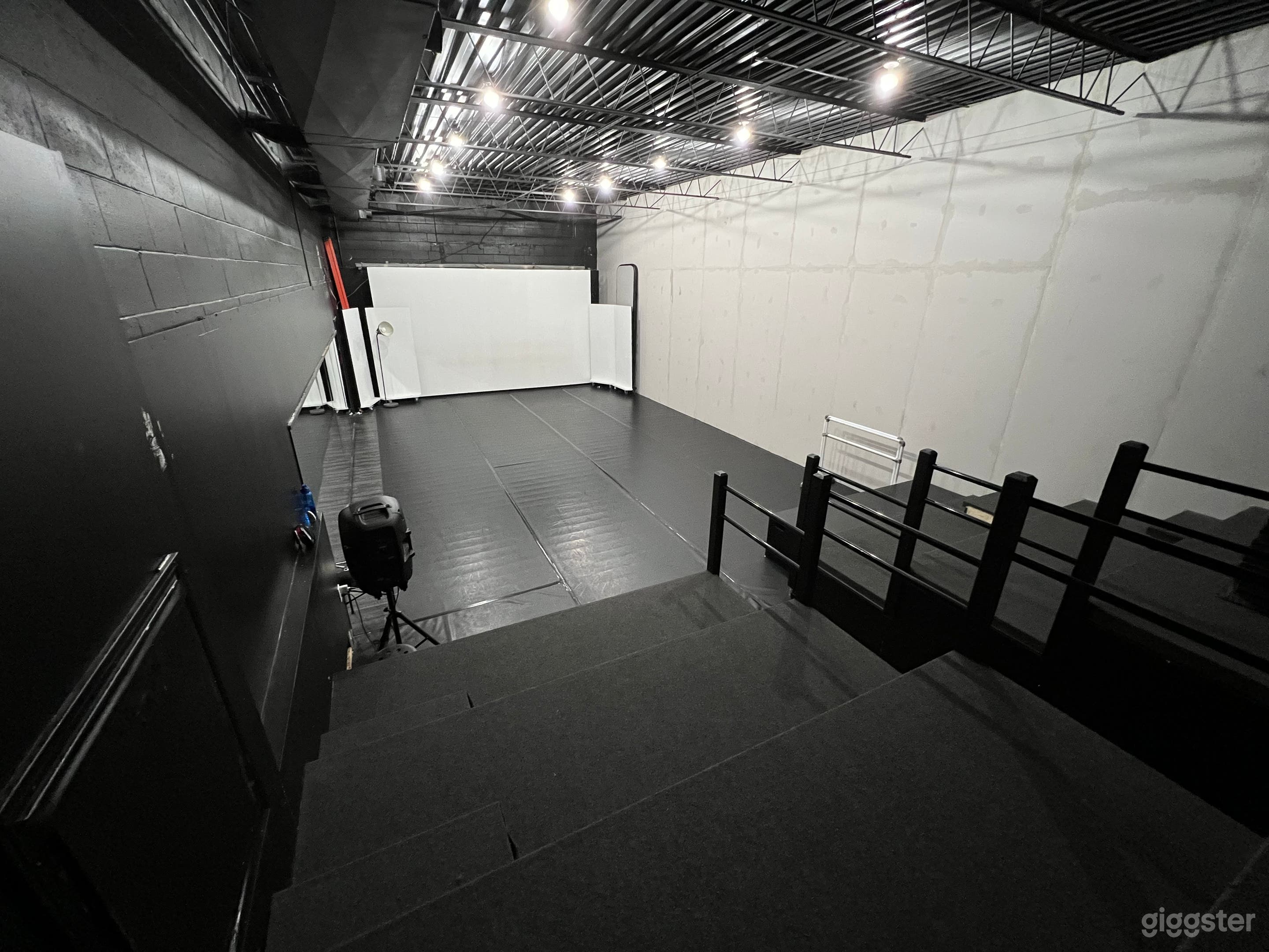 Studio For Rent  Photo 2