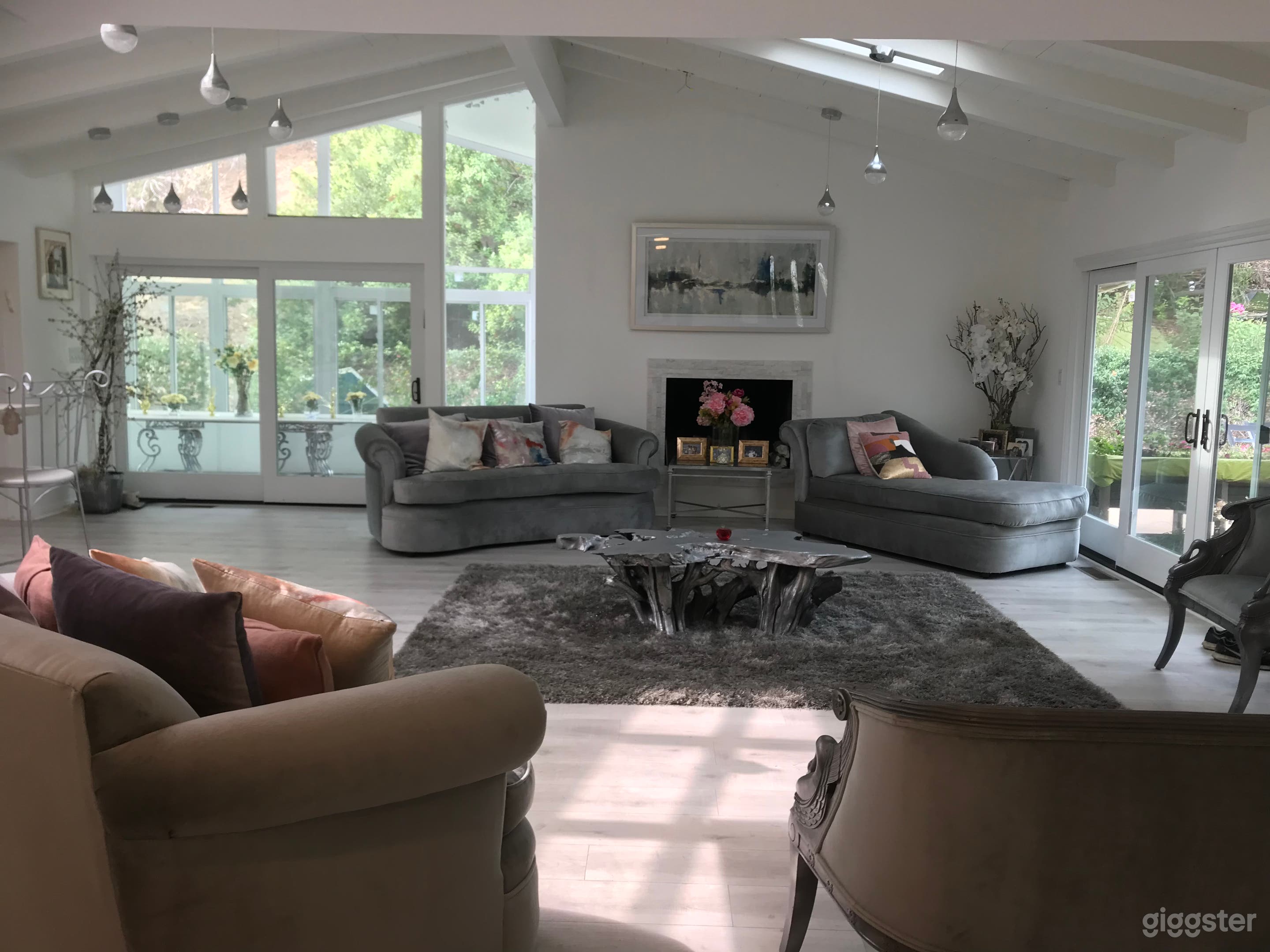 Beautiful Brentwood location Photo 1