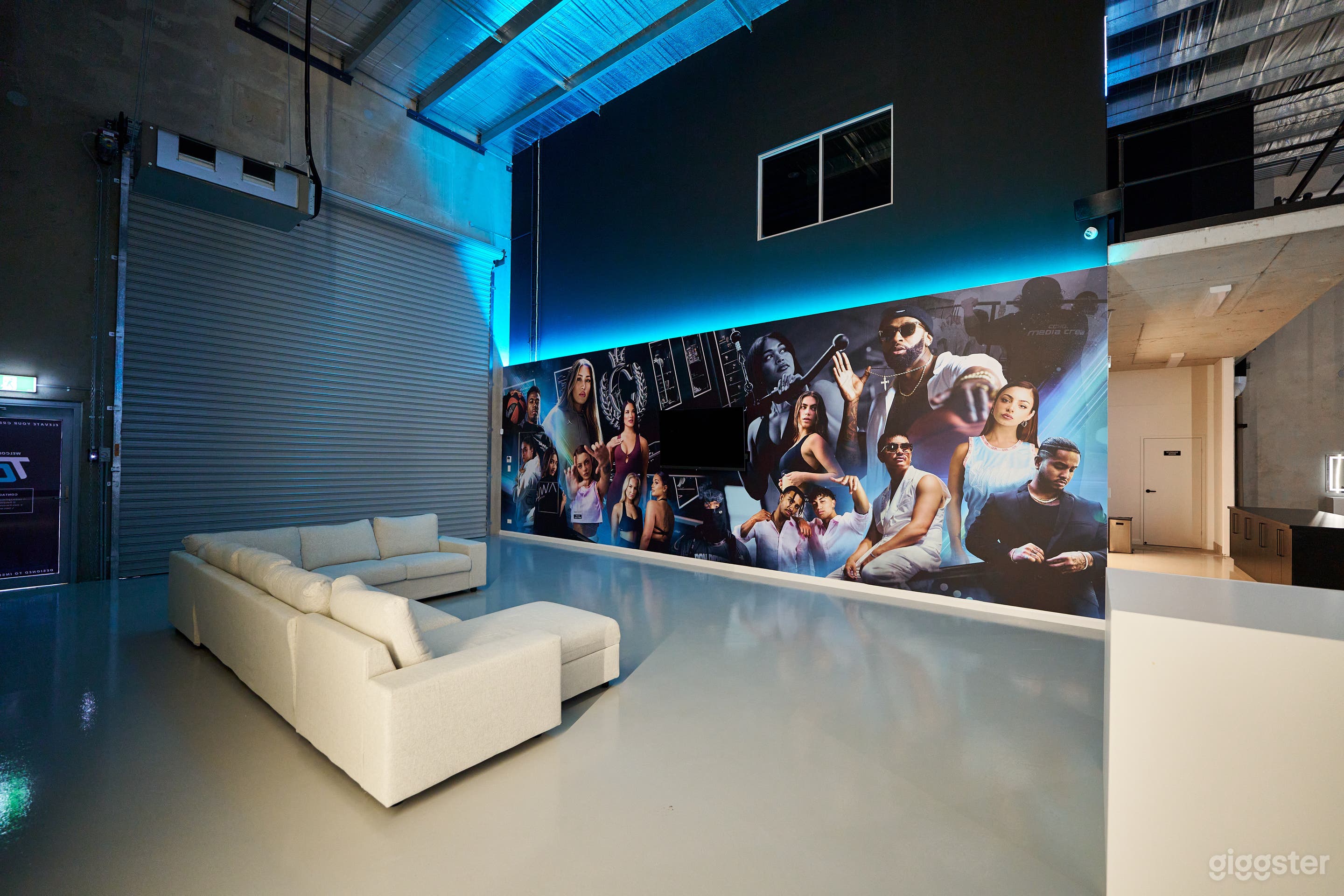 Fully Equipped Modern Production & Photo Studio Photo 4