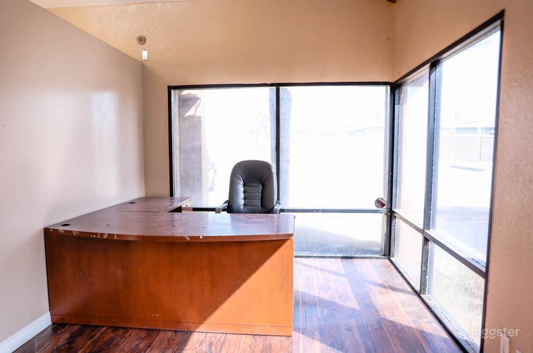  Corner suite office 