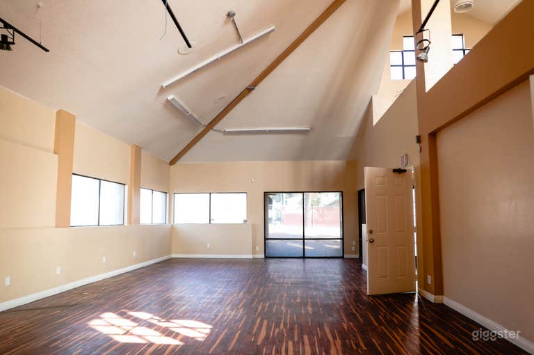  Space for events, meetings, classes, podcasting, content creation, birthdays and studio shoots 