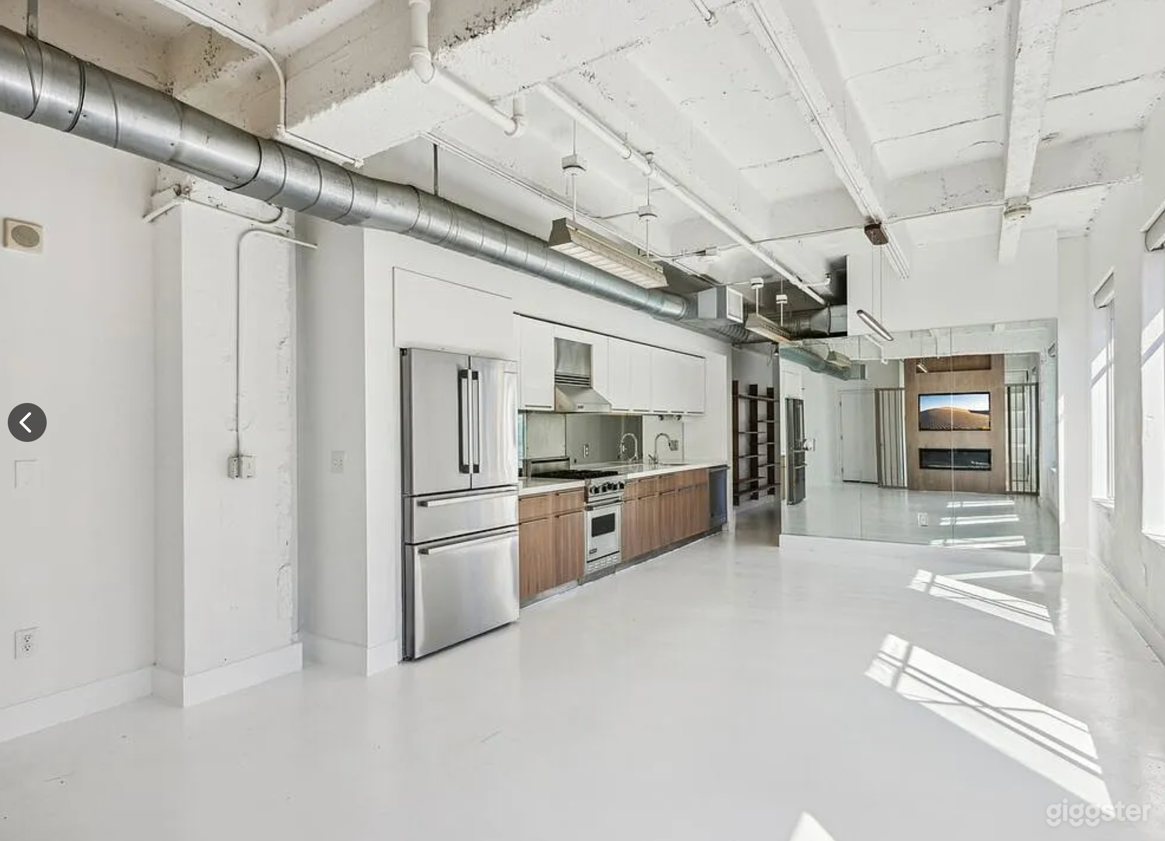White Industrial Hollywood Skyline Loft / brick Photo 2