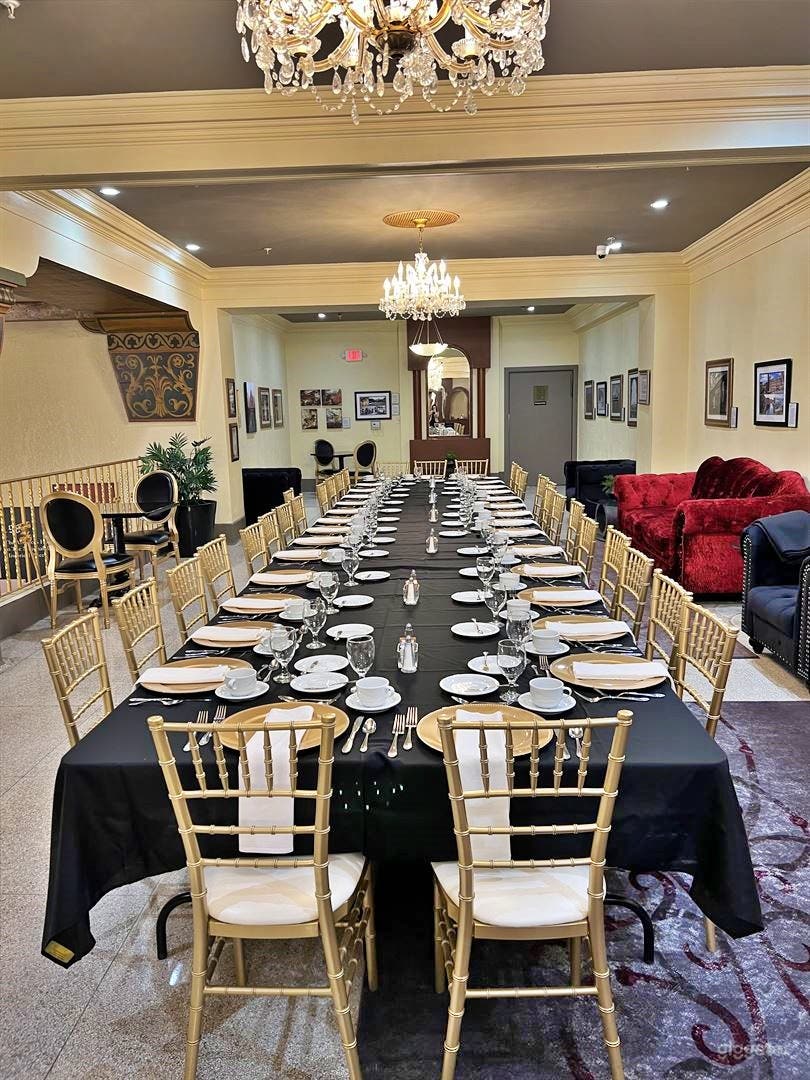 Sophisticated Lobby Mezzanine Photo 3