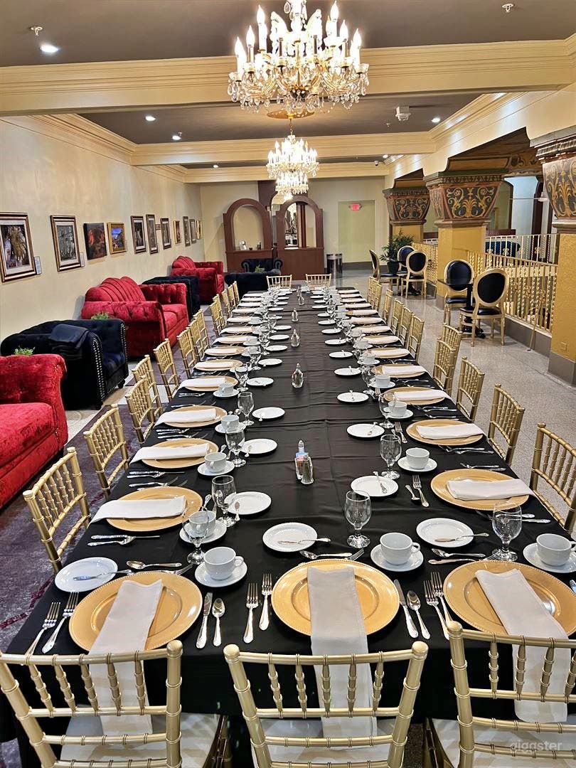 Sophisticated Lobby Mezzanine Photo 4