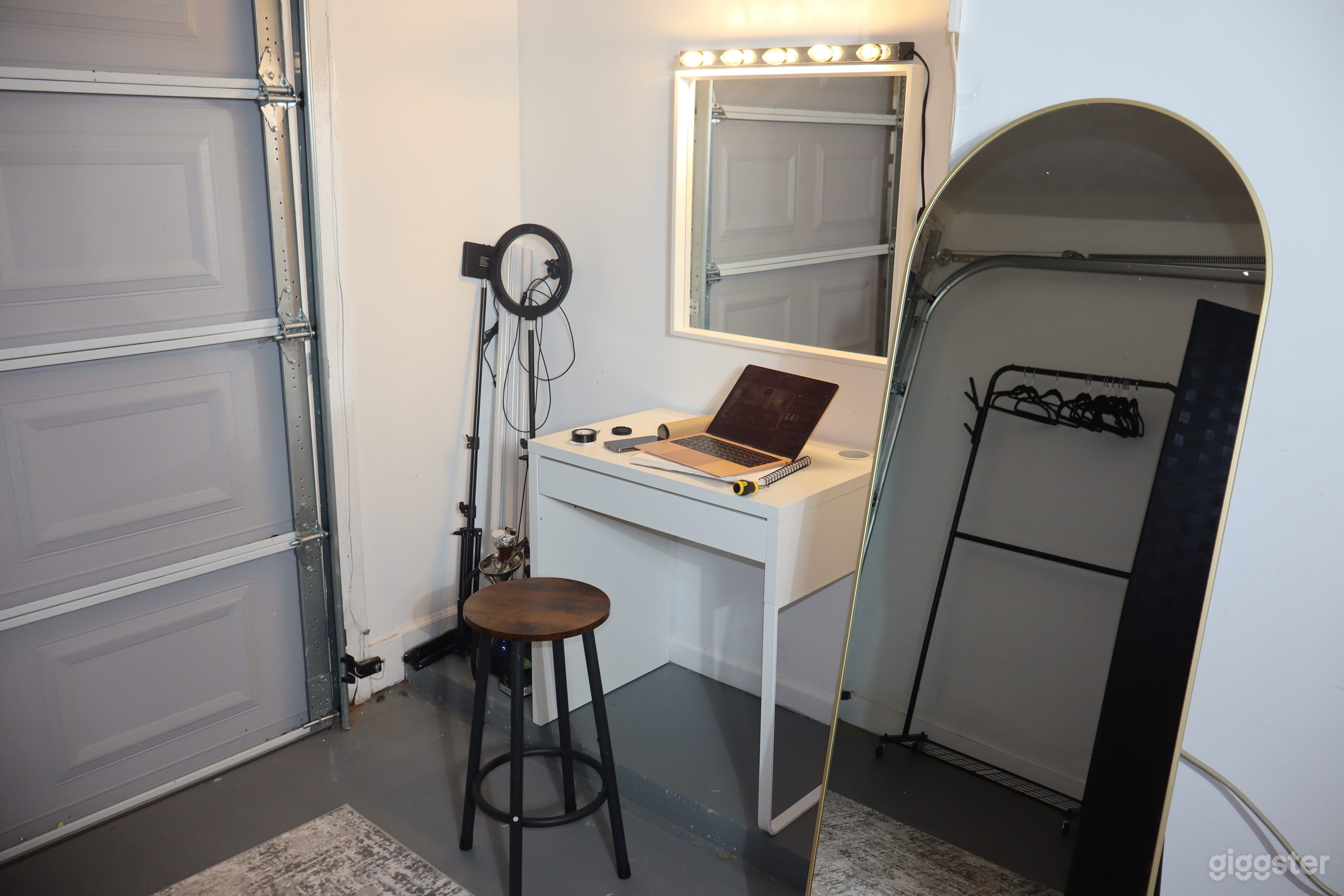 Garage, Photoshoot, Film, and Content Studio! Photo 2