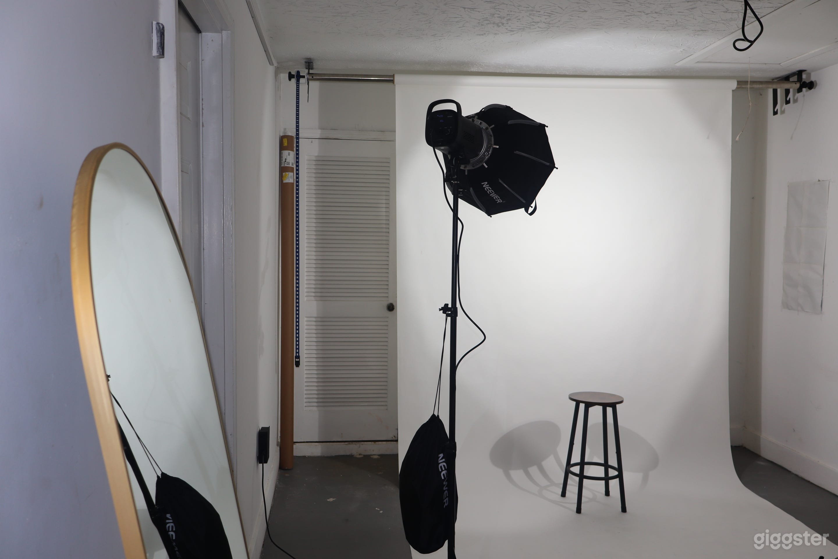 Garage, Photoshoot, Film, and Content Studio! Photo 1