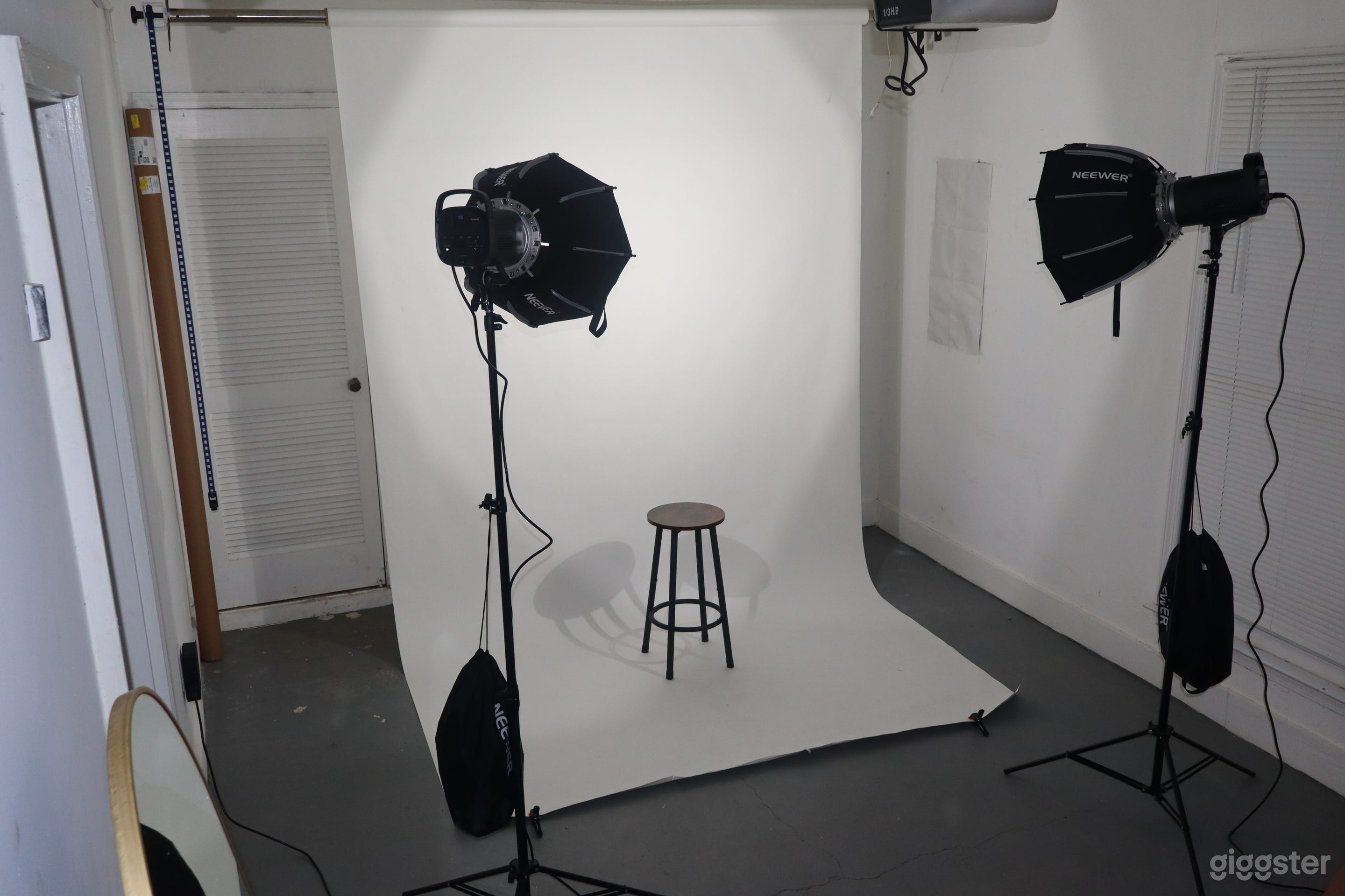 Garage, Photoshoot, Film, and Content Studio! Photo 3