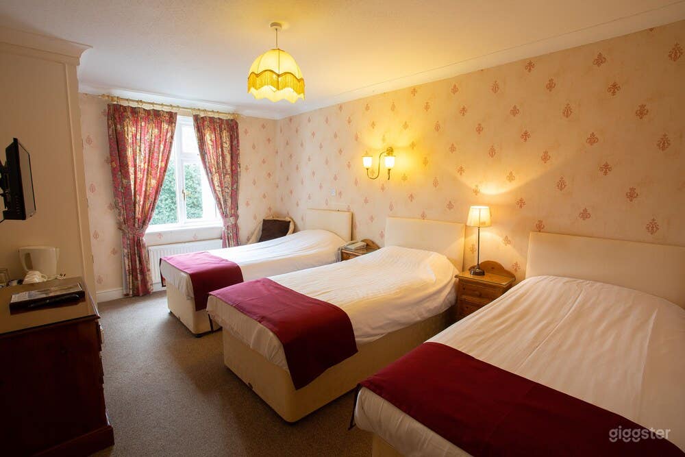 Triple Bedroom with Shower  Photo 1