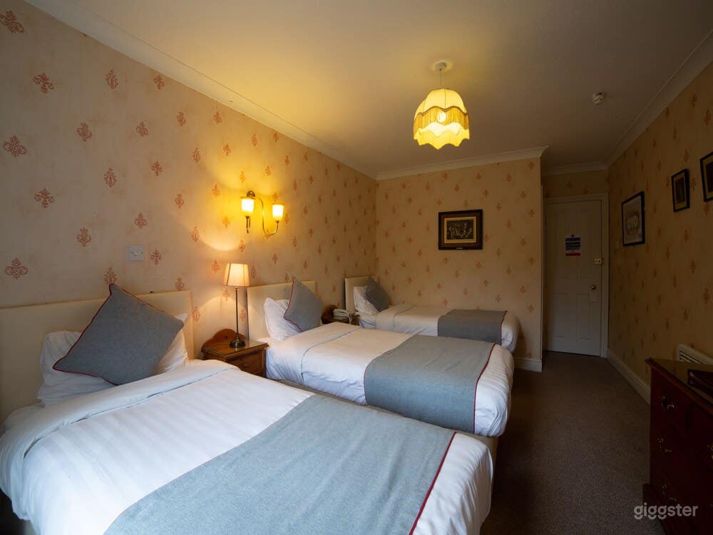 Triple Bedroom with Shower  Photo 3