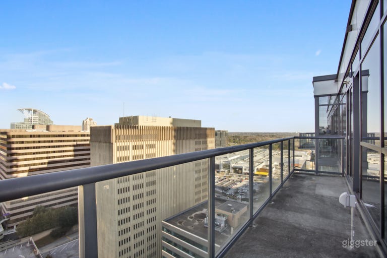  Stylish Penthouse in the heart of the city 