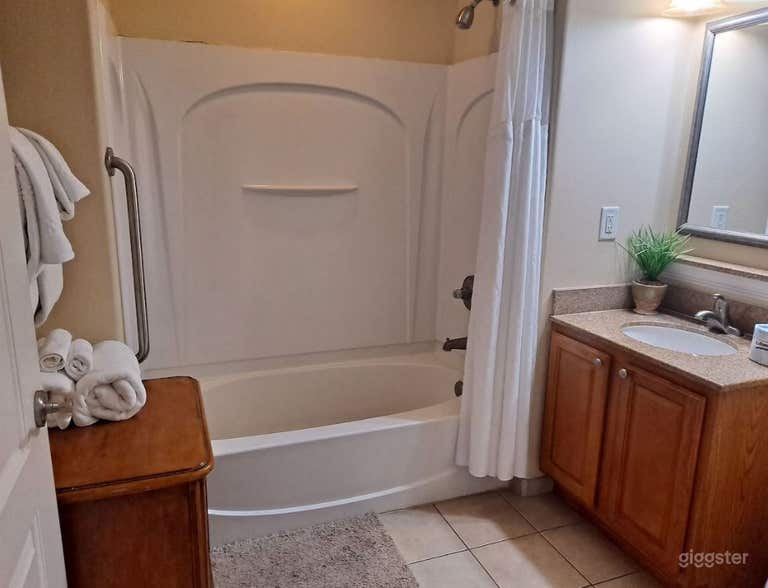  1BDR 2BTH Condo with Lake & Gazebo View in Orlando, FL 