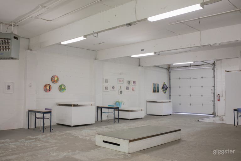  Creative Warehouse Studio  