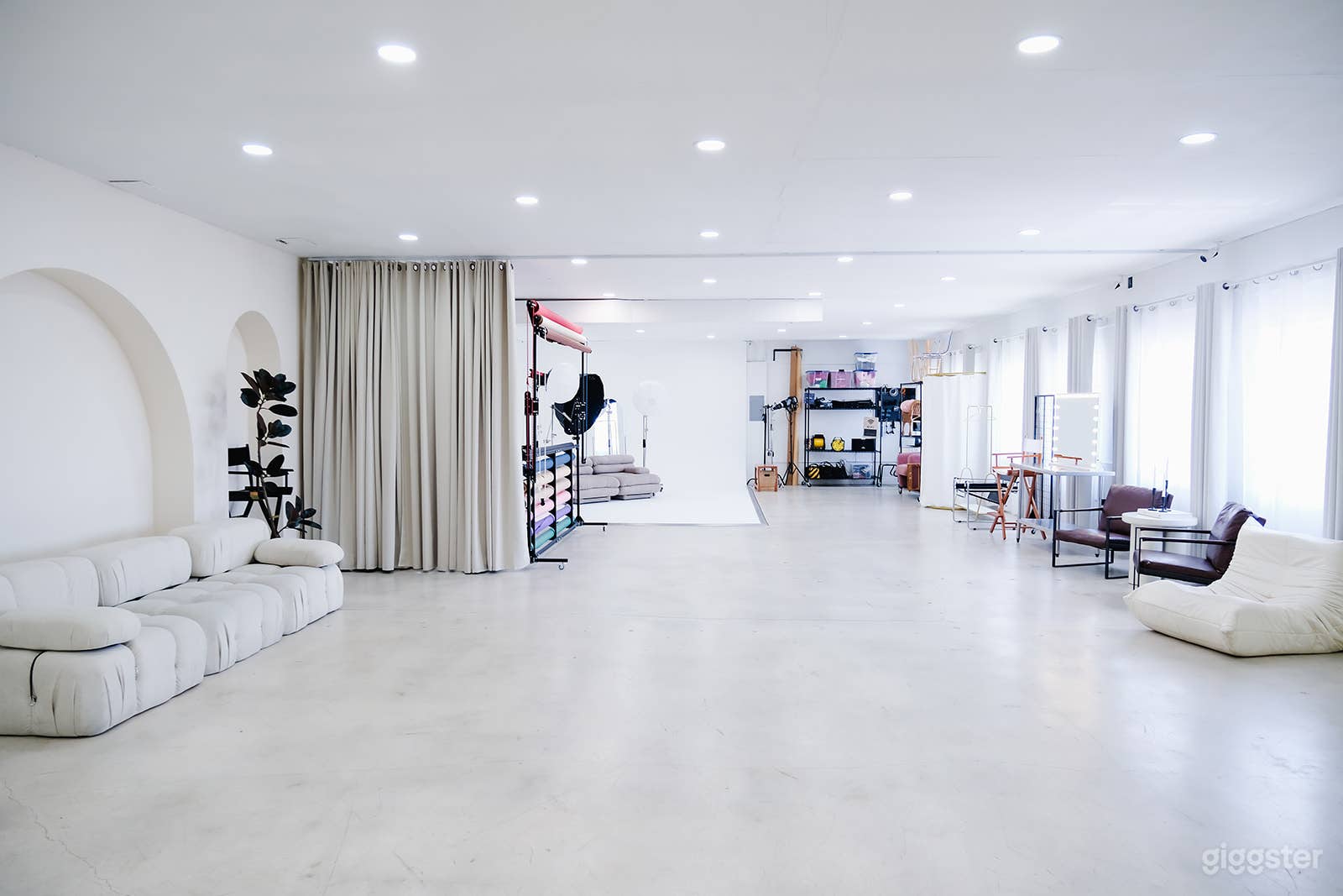 3,000 sq ft Photo Studio w/ Multi-Sets & Cyc Wall Photo 3