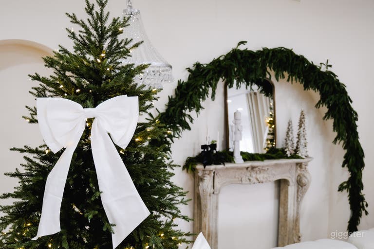  3,000 sq ft Photo Studio w/ Multi-Sets & Cyc Wall 