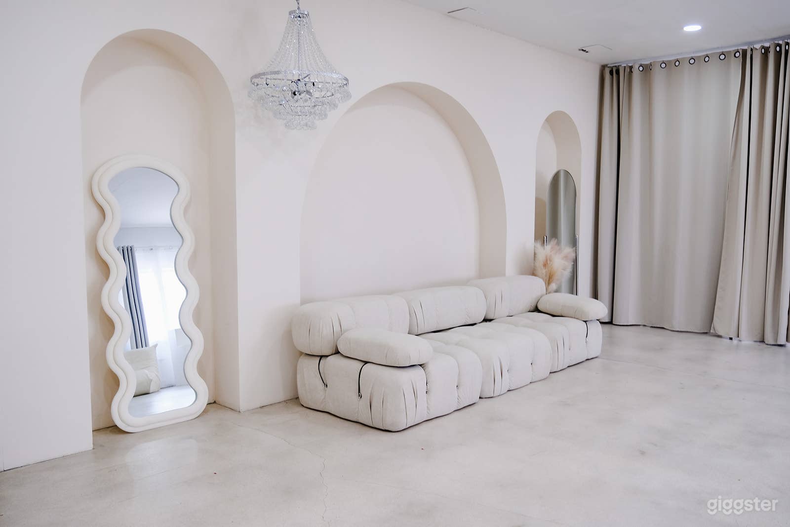 3,000 sq ft Photo Studio w/ Multi-Sets &amp; Cyc Wall Photo 3