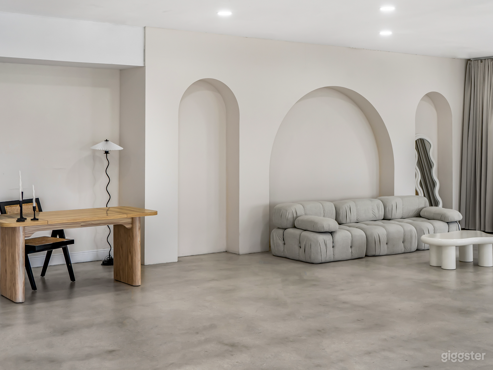 3,000 sq ft Photo Studio w/ Multi-Sets &amp; Cyc Wall Photo 4