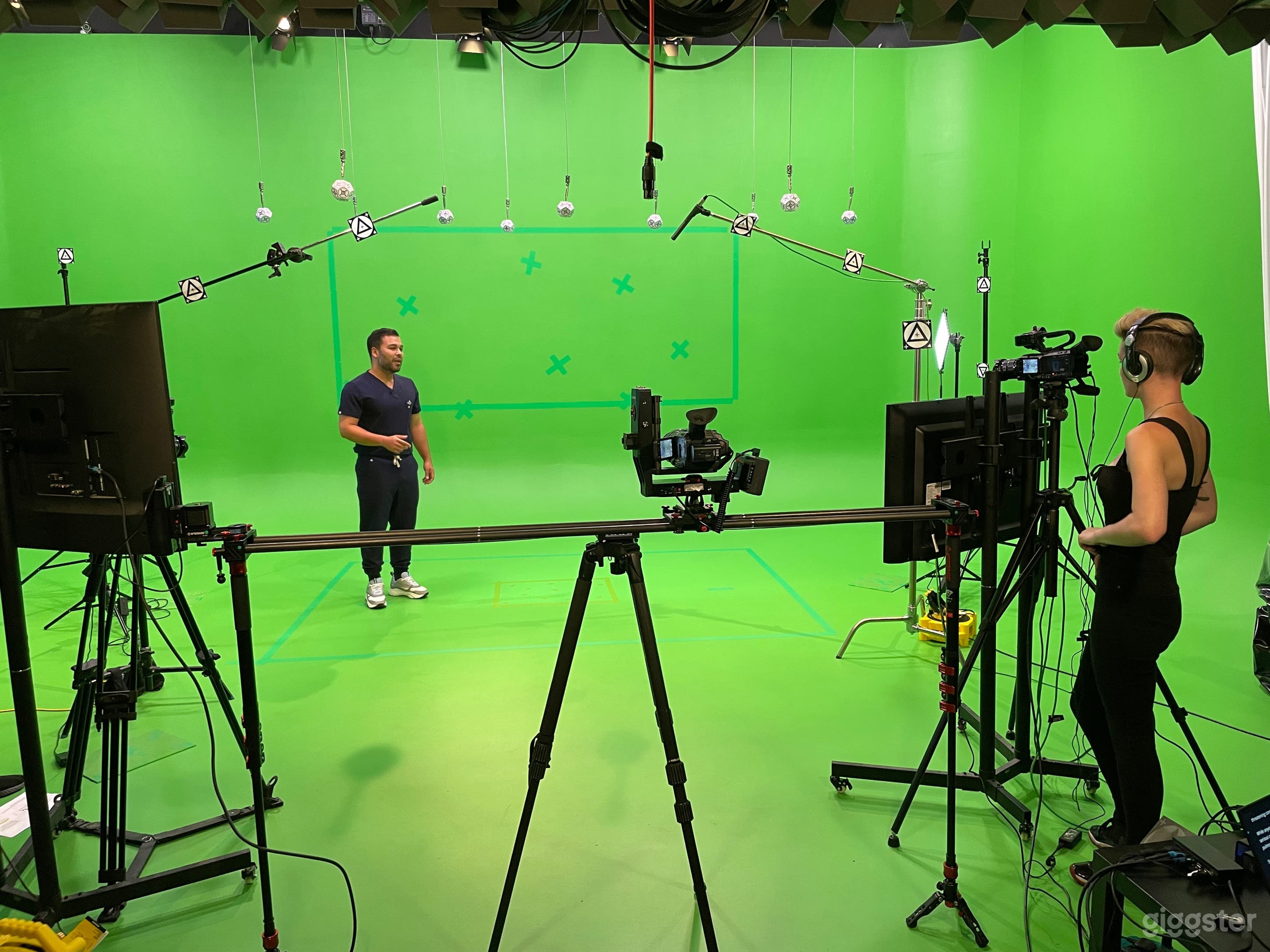 Green Screen infinity Cove film studio Photo 3