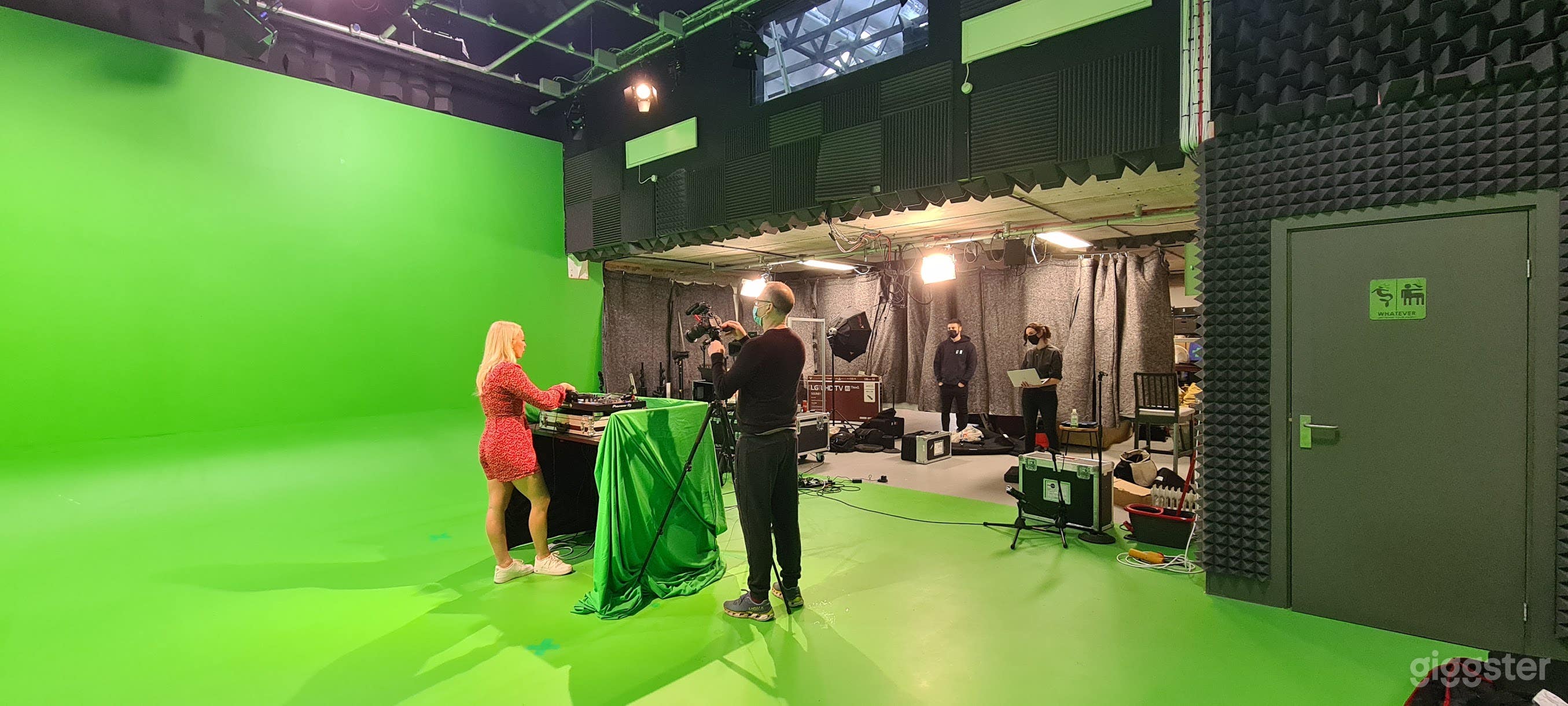 Green Screen infinity Cove film studio Photo 2