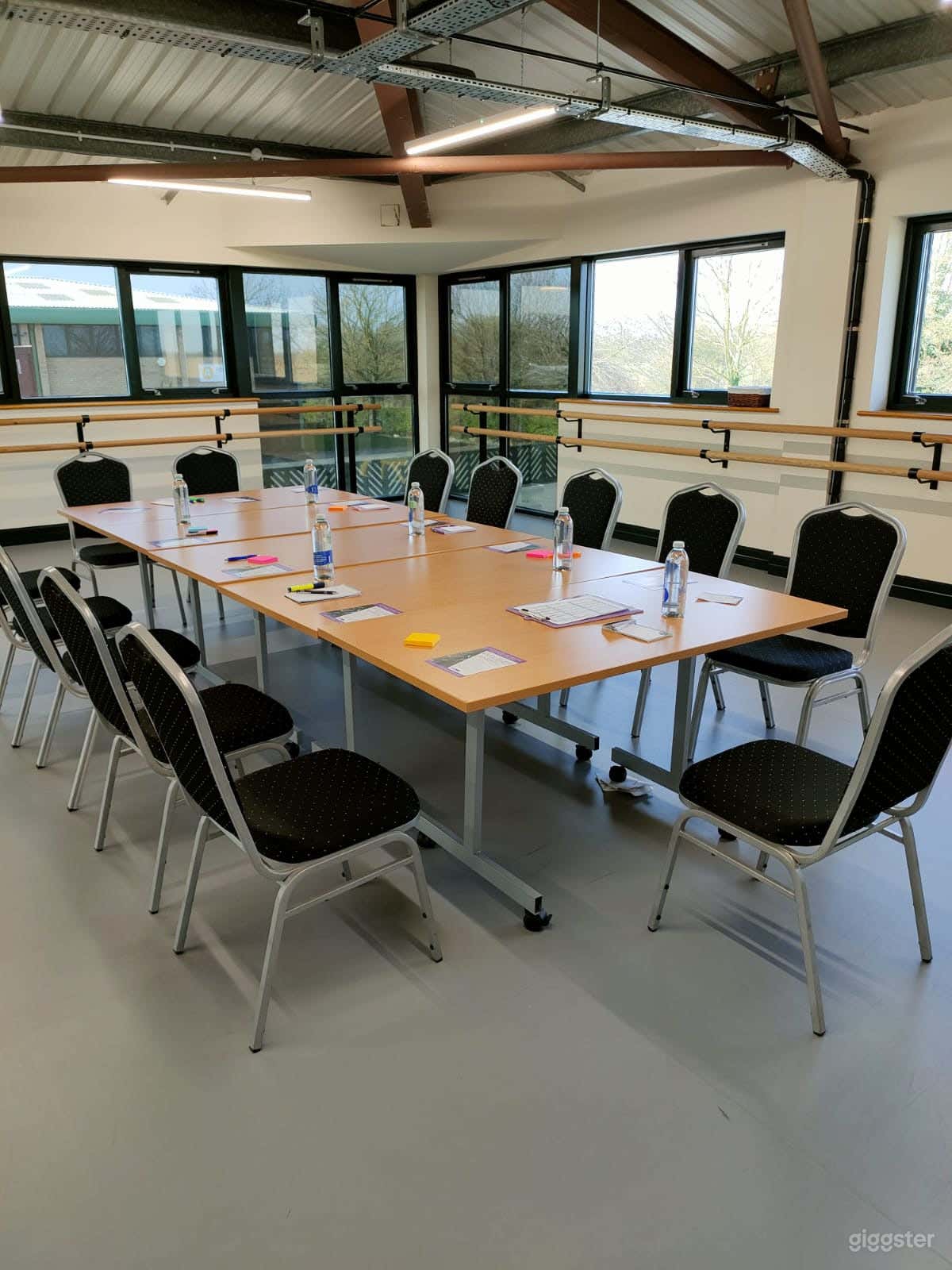 Studio 2 (872 sq. ft.) Photo 4