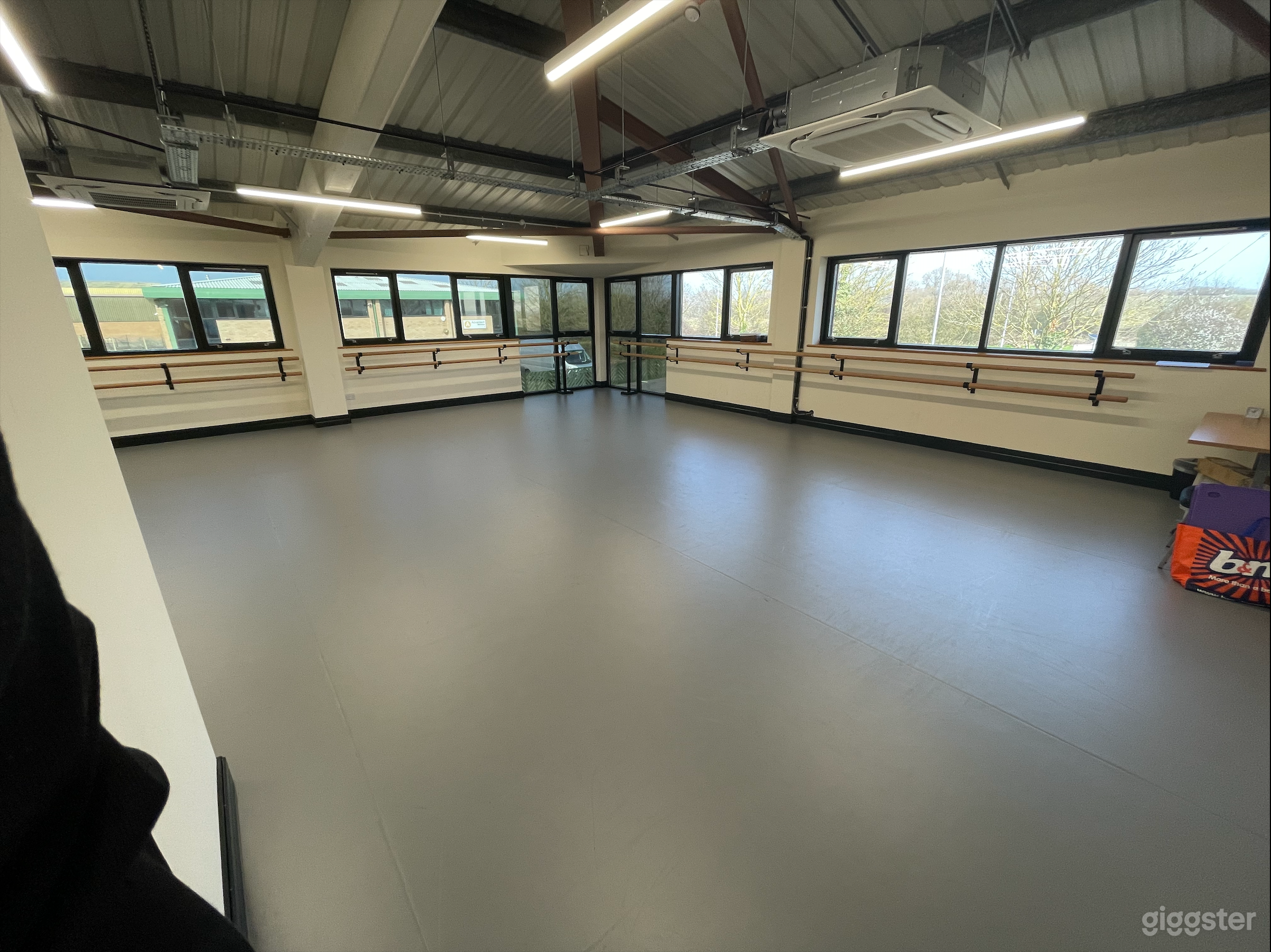 Studio 2 (872 sq. ft.) Photo 1