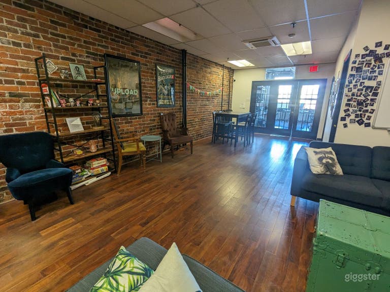  Cozy 1500 sq ft Studio Space for Rent 