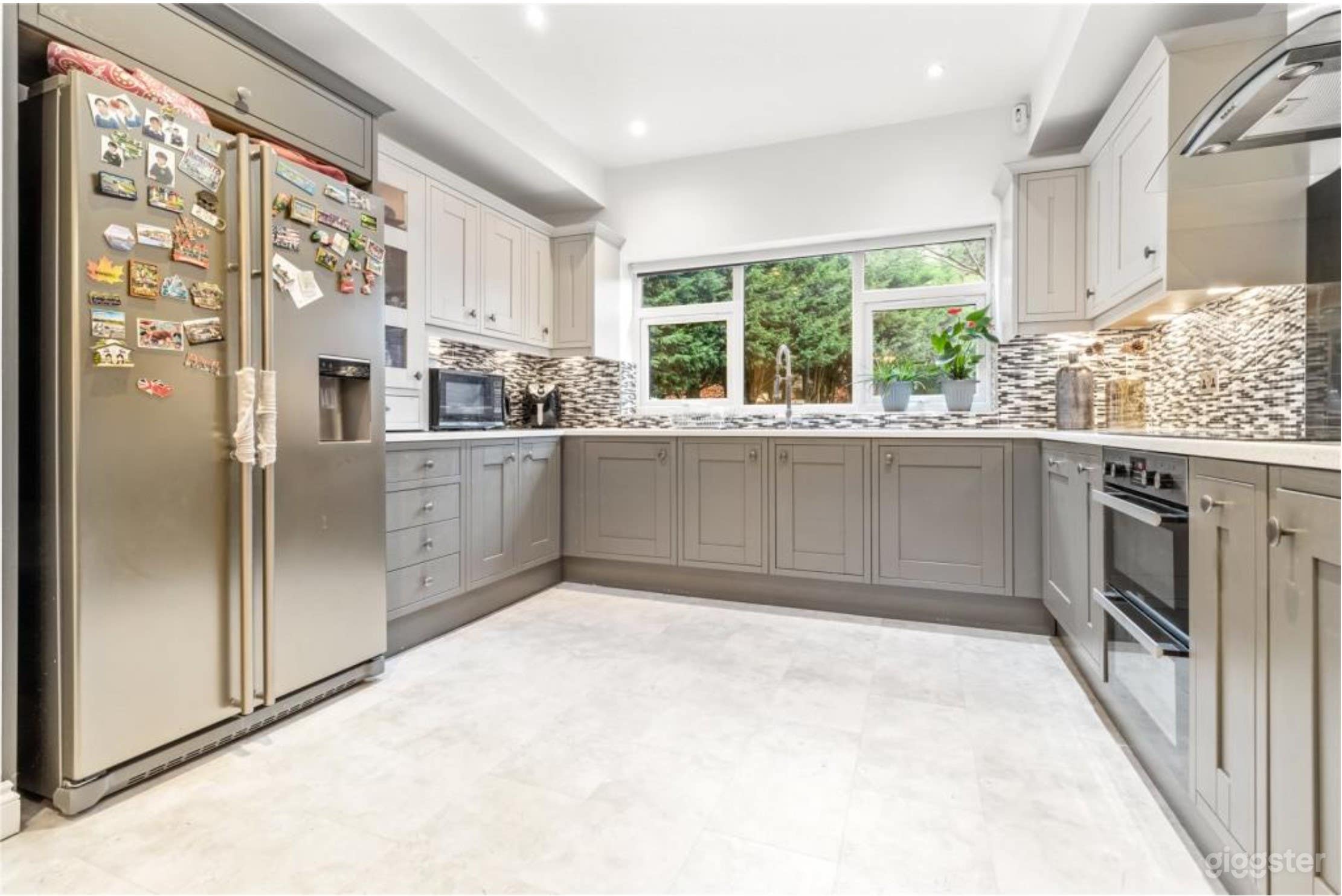 Large 7 bedroom indoor pool house Photo 4