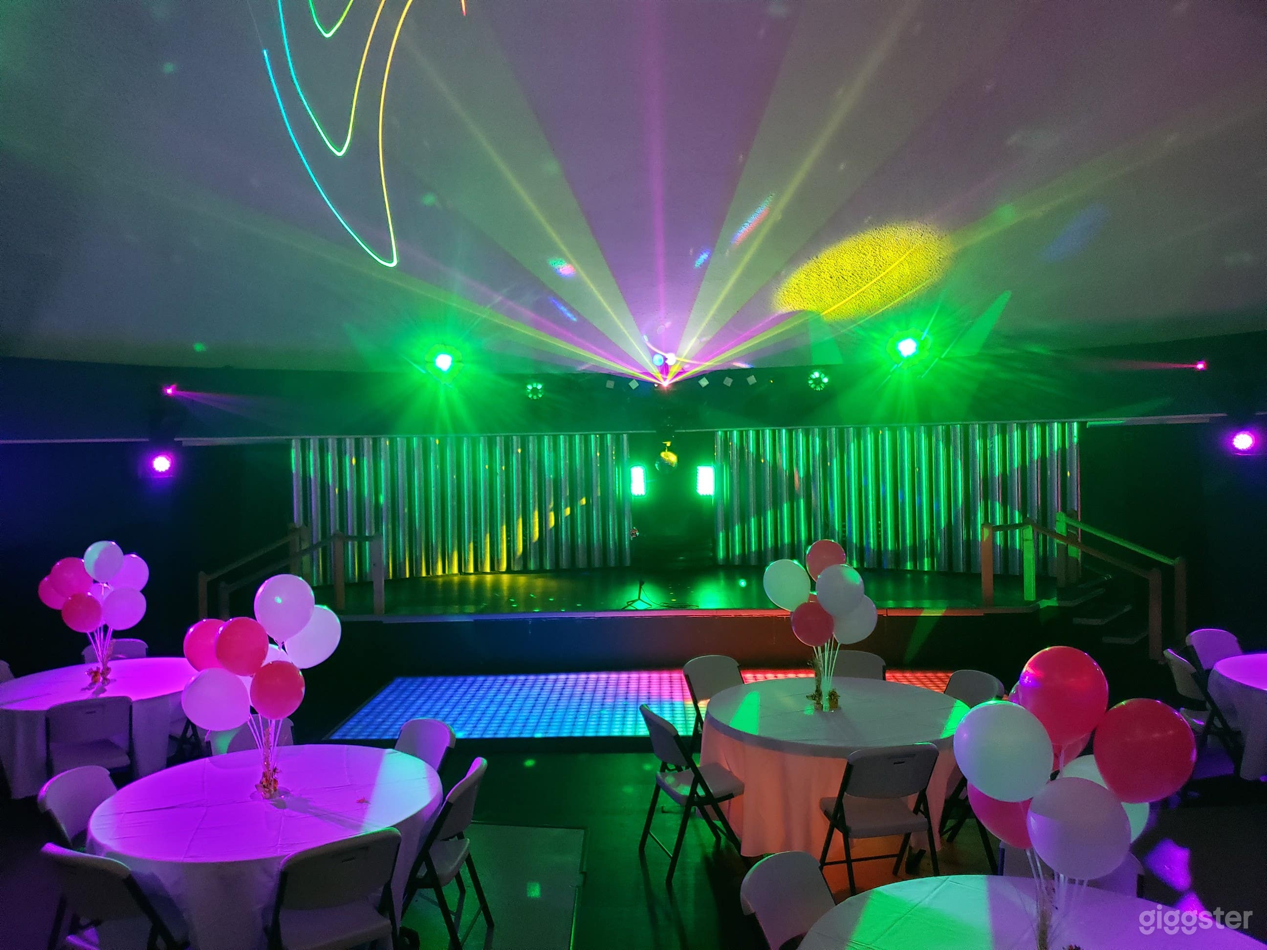 High Tech Entertainment Center &amp; Arcade Photo 2