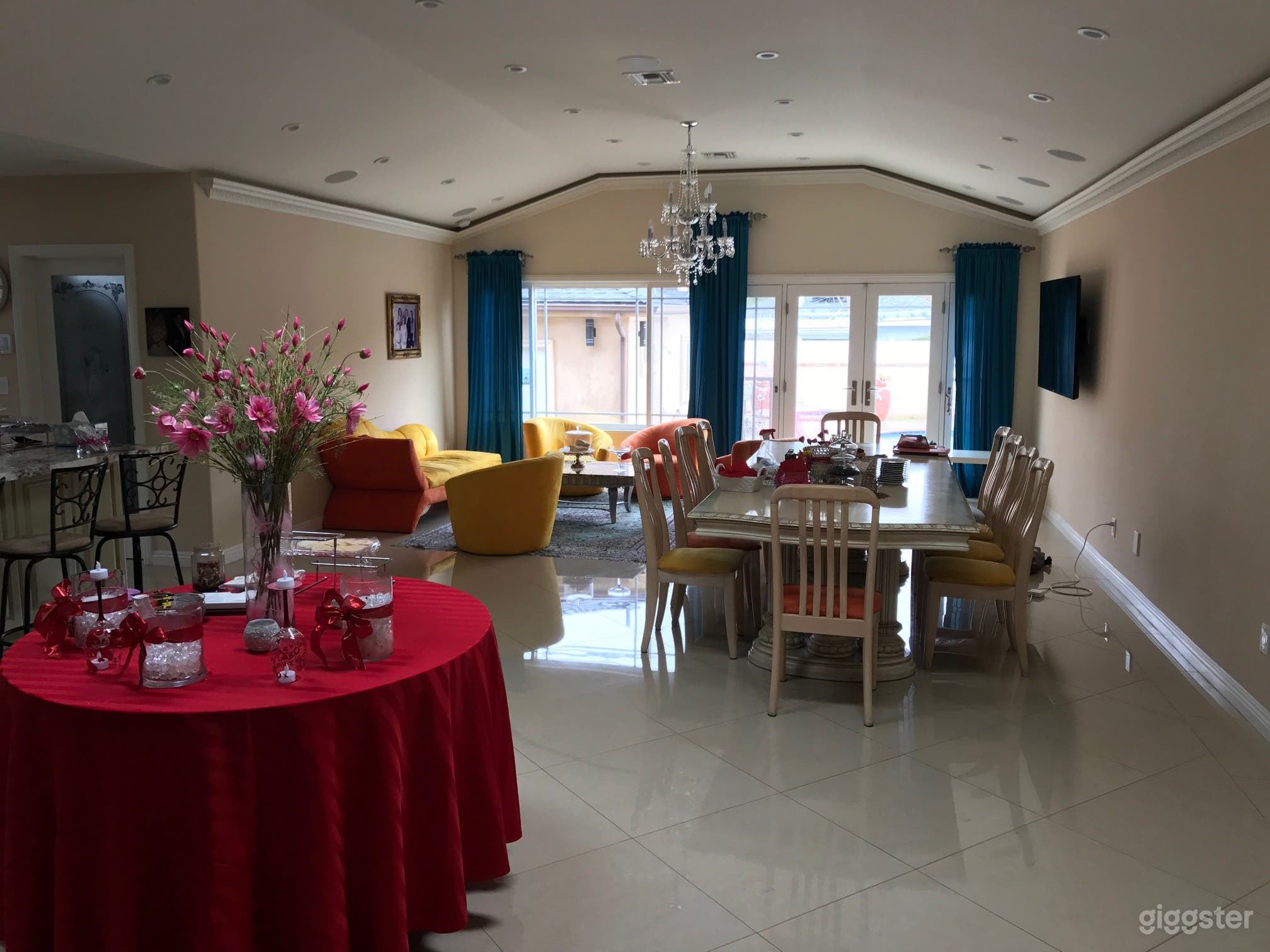 Gorgeous Newly-Remodeled Home with Pool/Spa  Photo 4