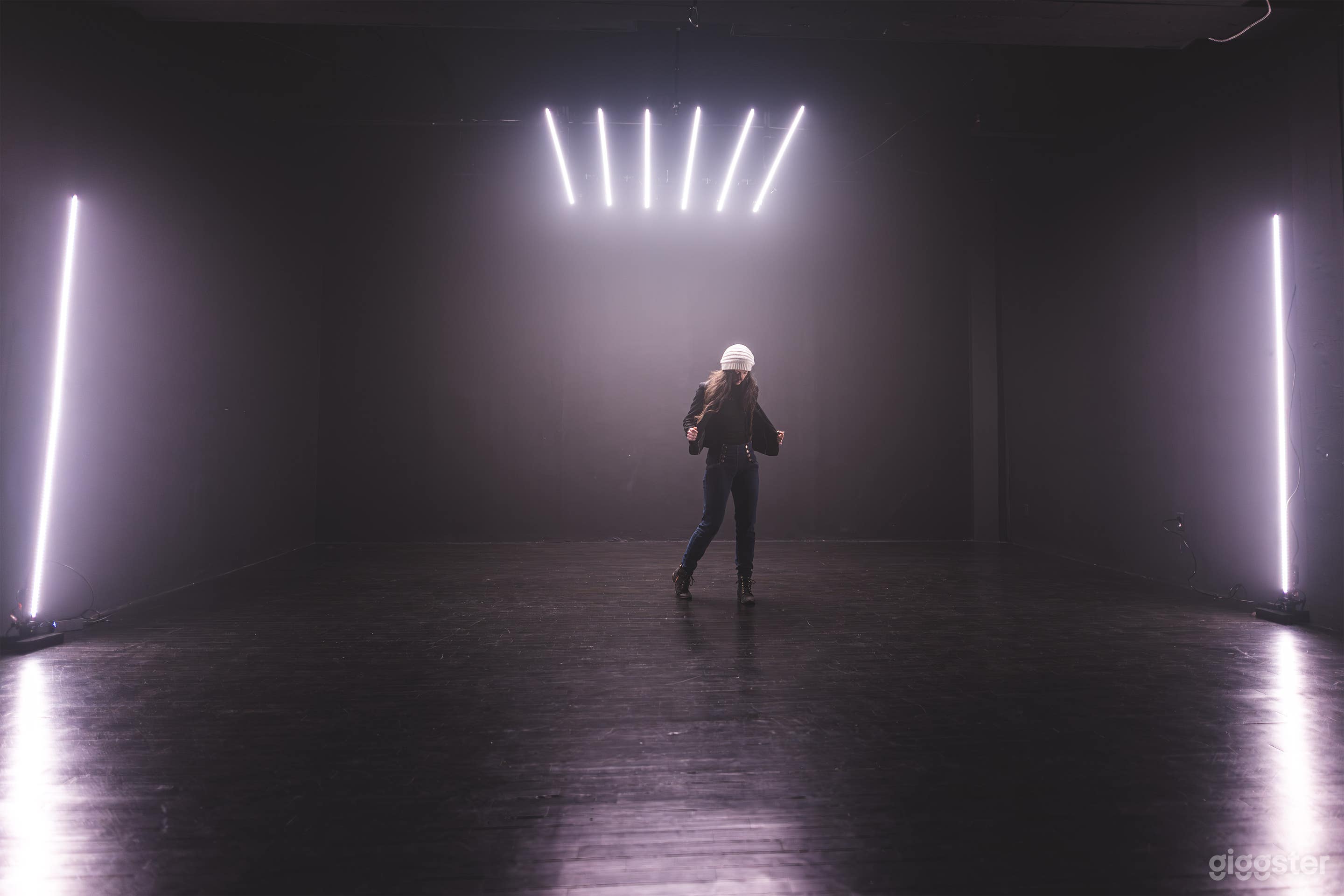 Blackout studio for photography / videography / music videos Photo 3