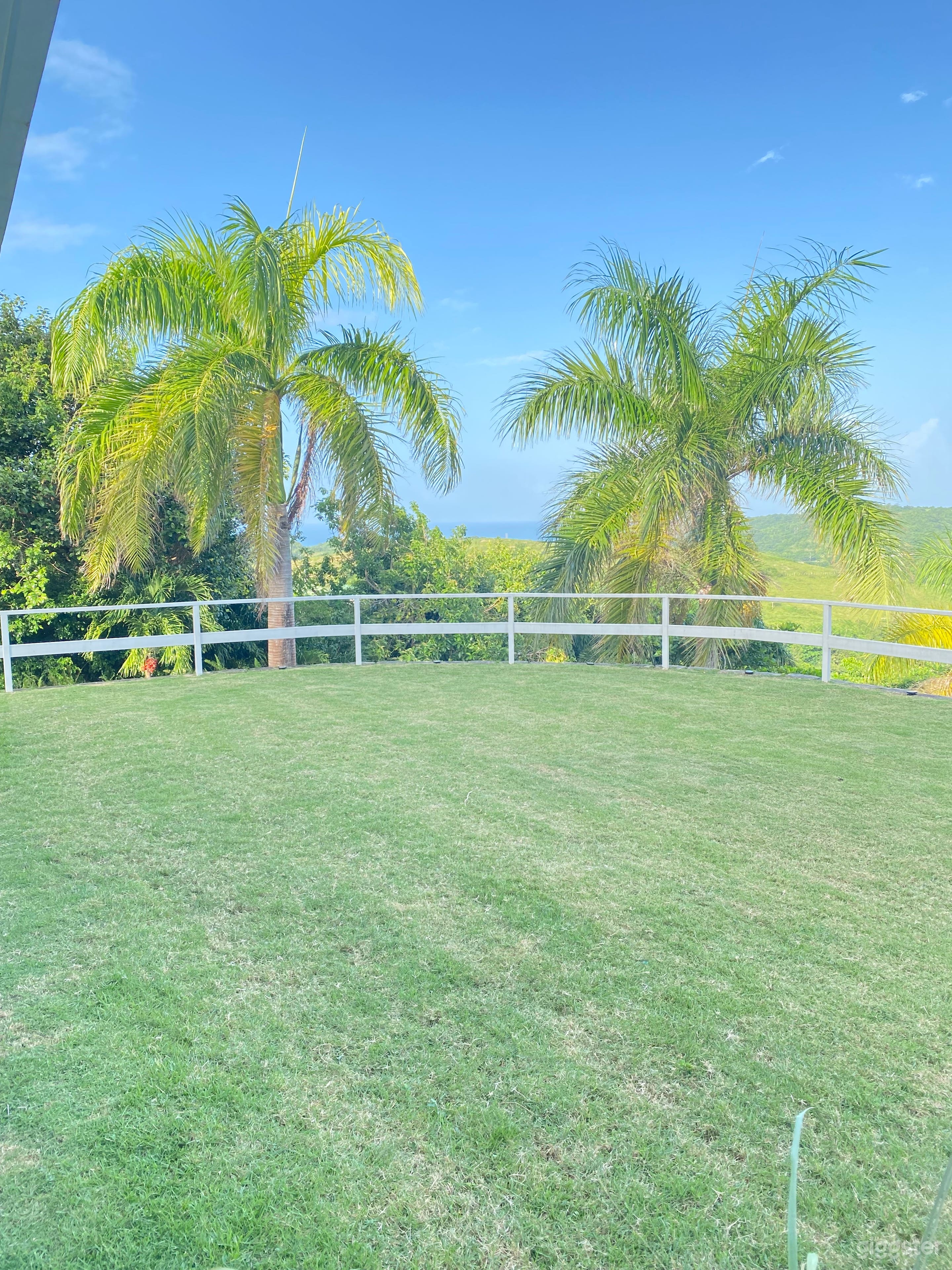 Ocean views & Sweeping Lawns Photo 1