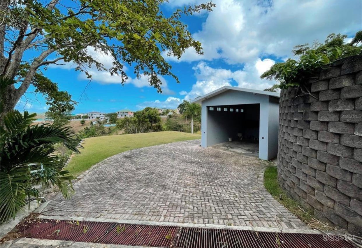 Ocean views & Sweeping Lawns Photo 2