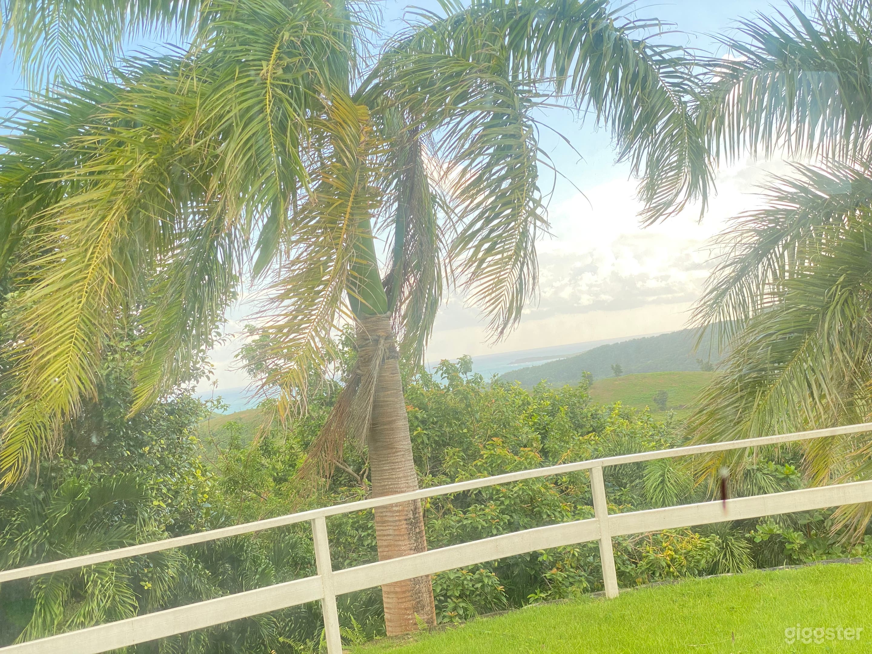 Ocean views & Sweeping Lawns Photo 4