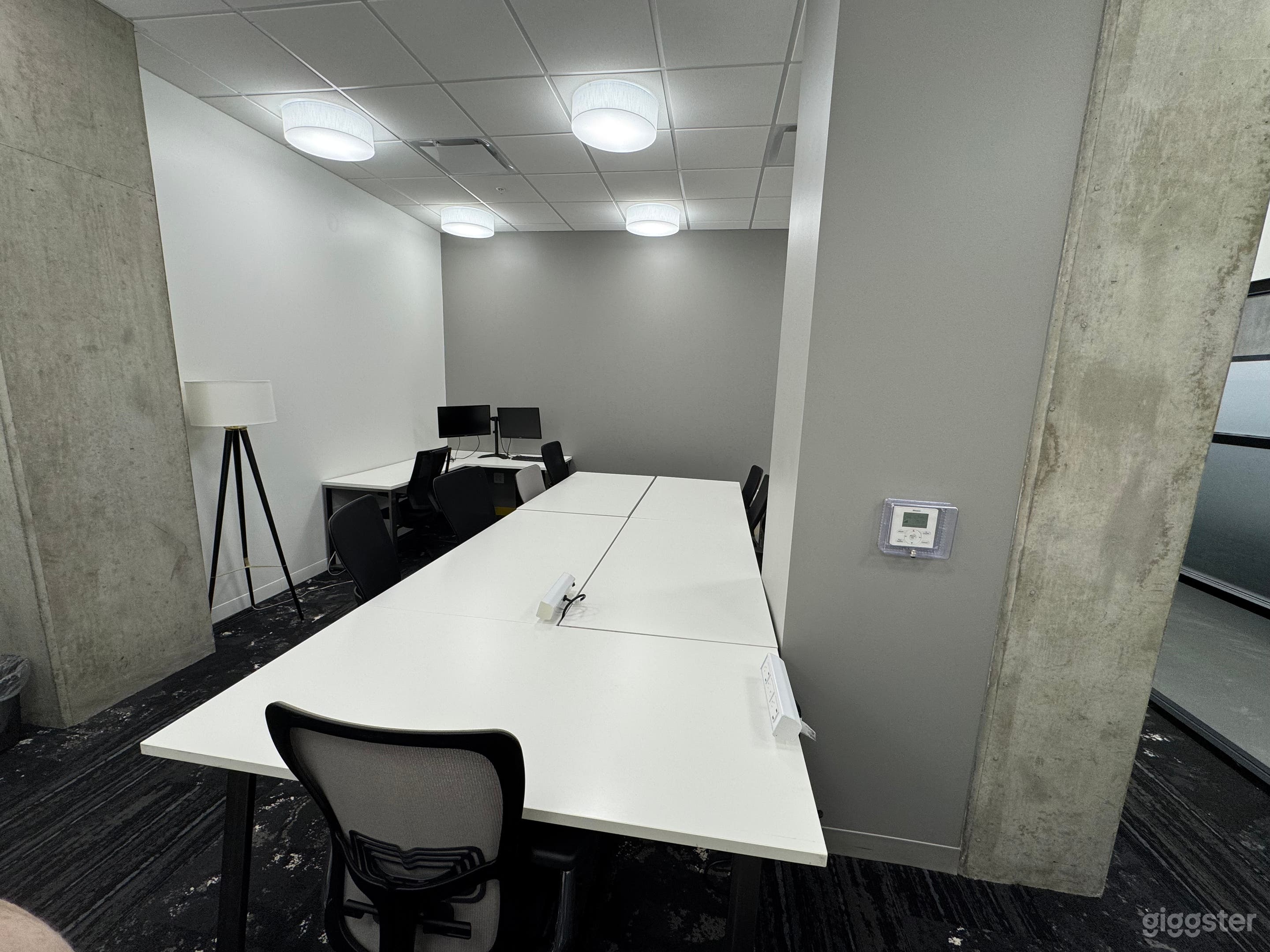 Spacious Team Day Office Photo 1